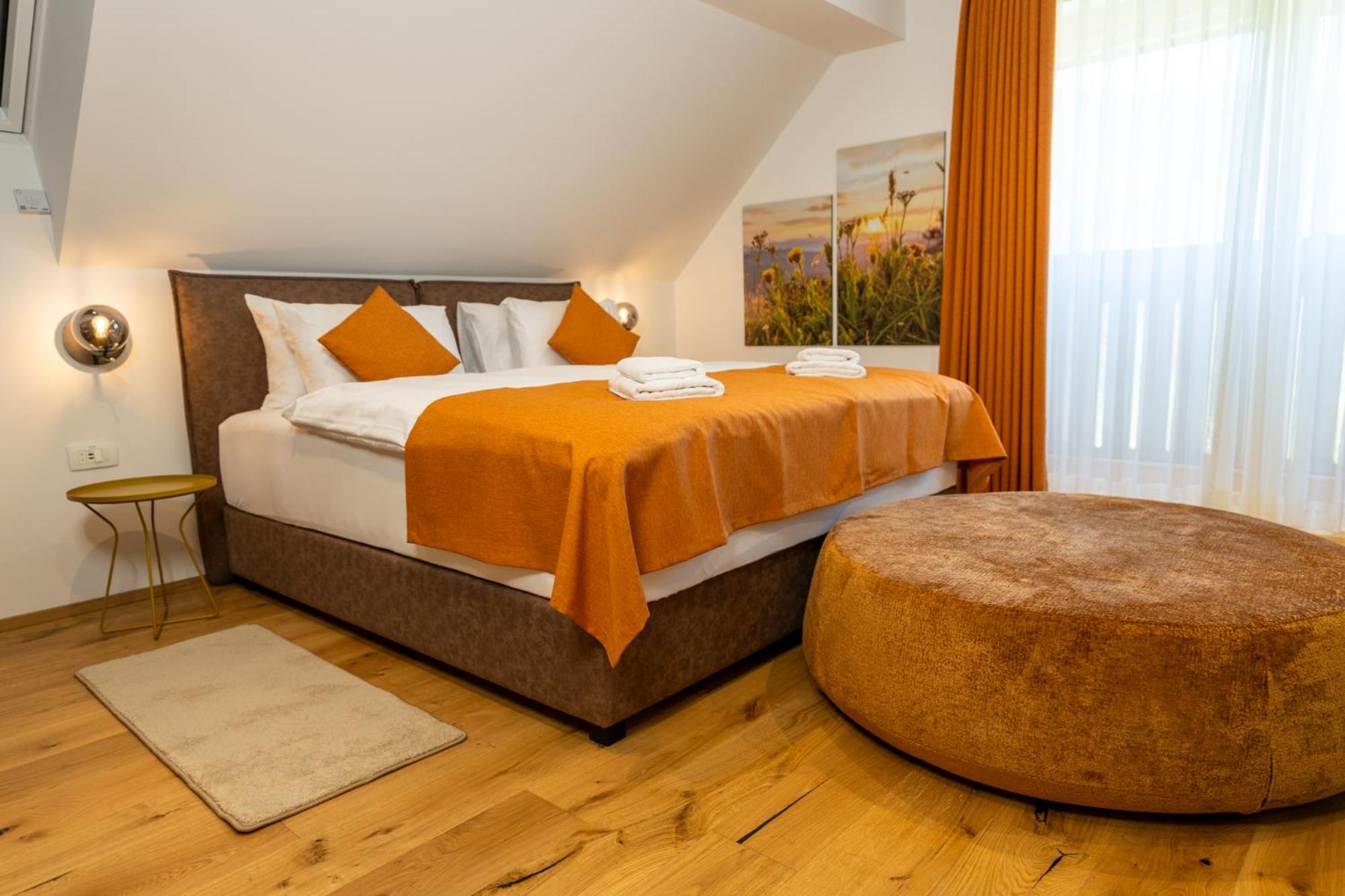 Deluxe Double Room with Bath photo 2