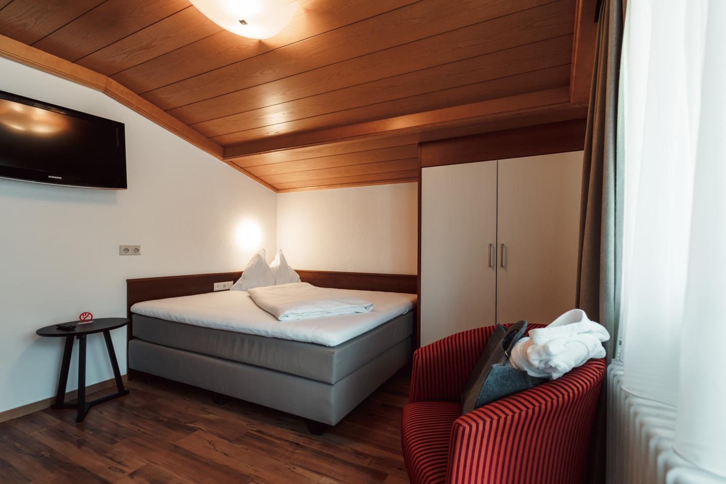 Single Room with Balcony photo 2