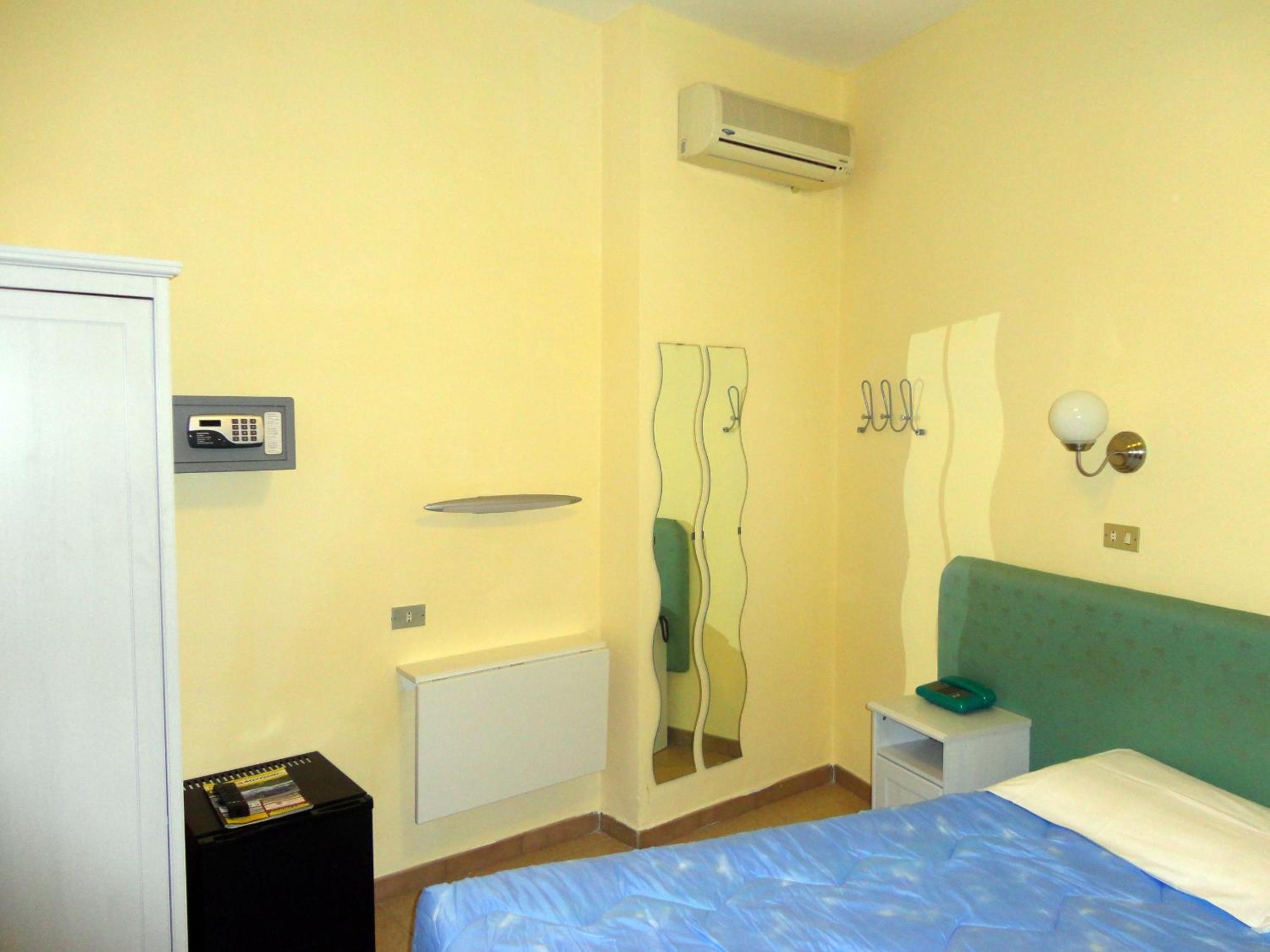 Double or Twin Room - Photo 14