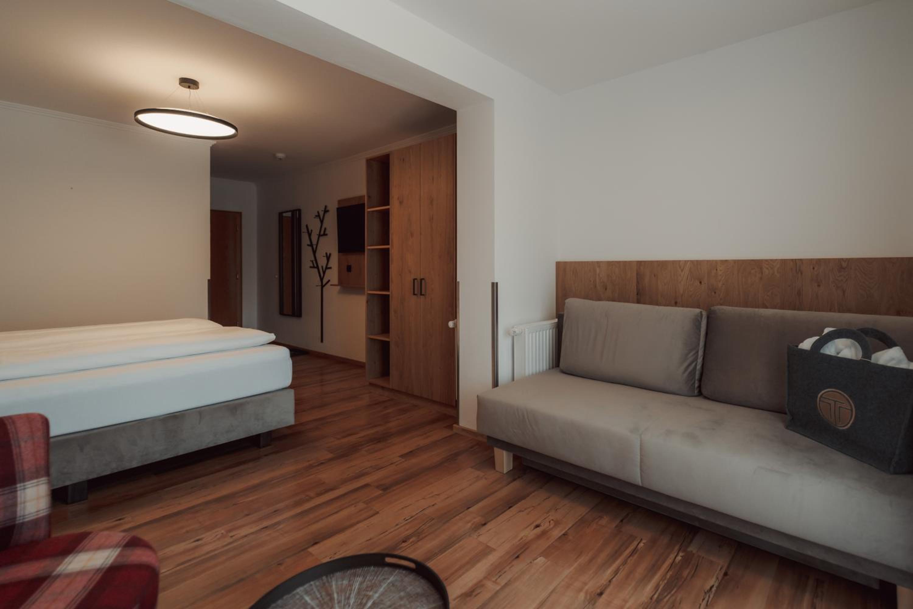 Deluxe Double Room with Balcony photo 2