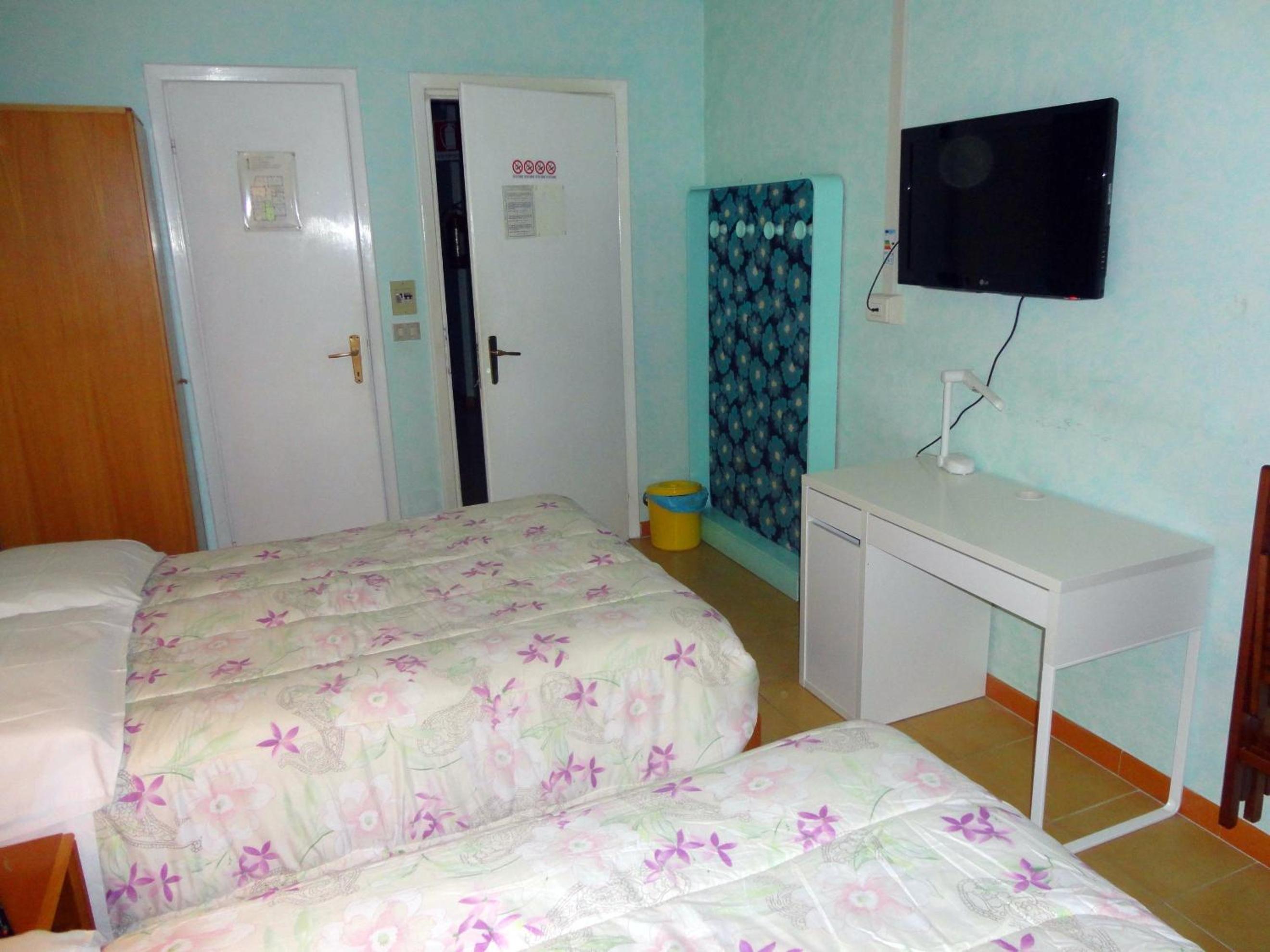 Triple Room - Photo 6