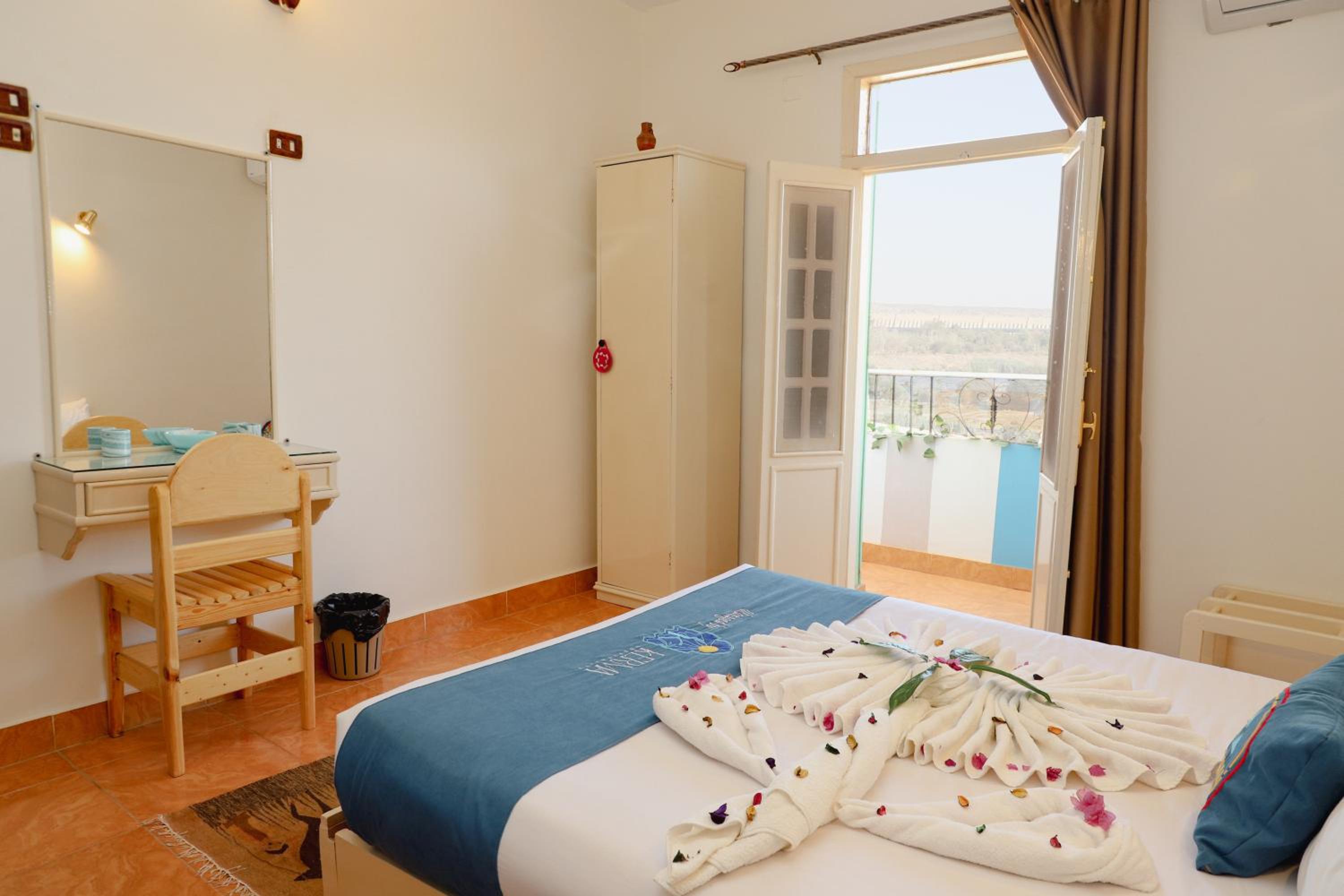 King Room with Balcony photo 2