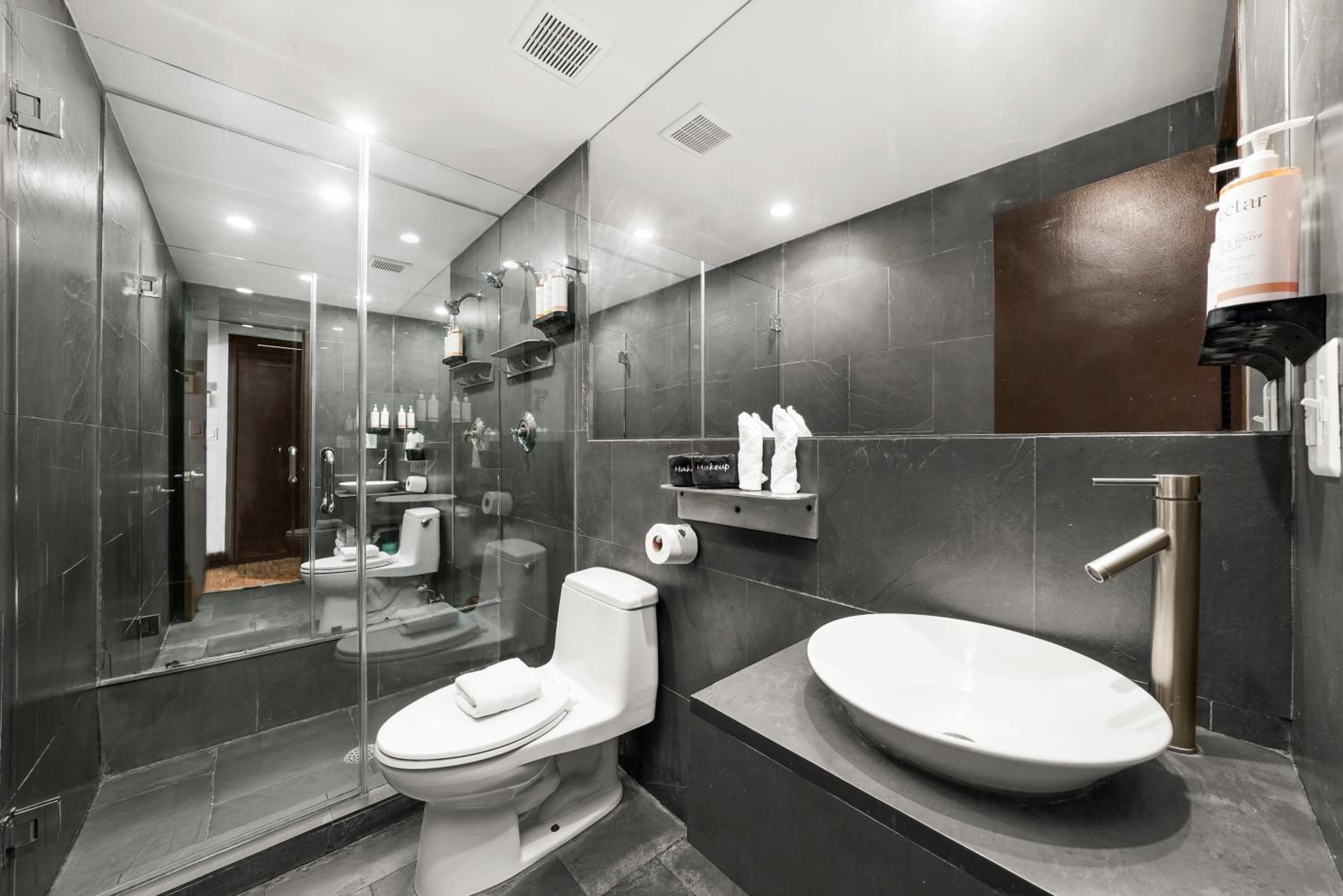 Junior King Suite - Photo 5