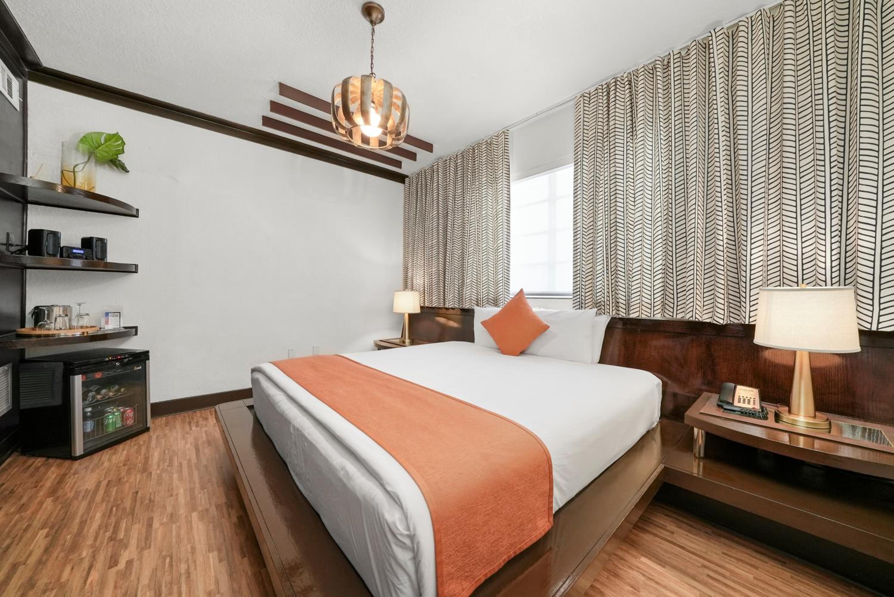 Junior King Suite - Photo 3