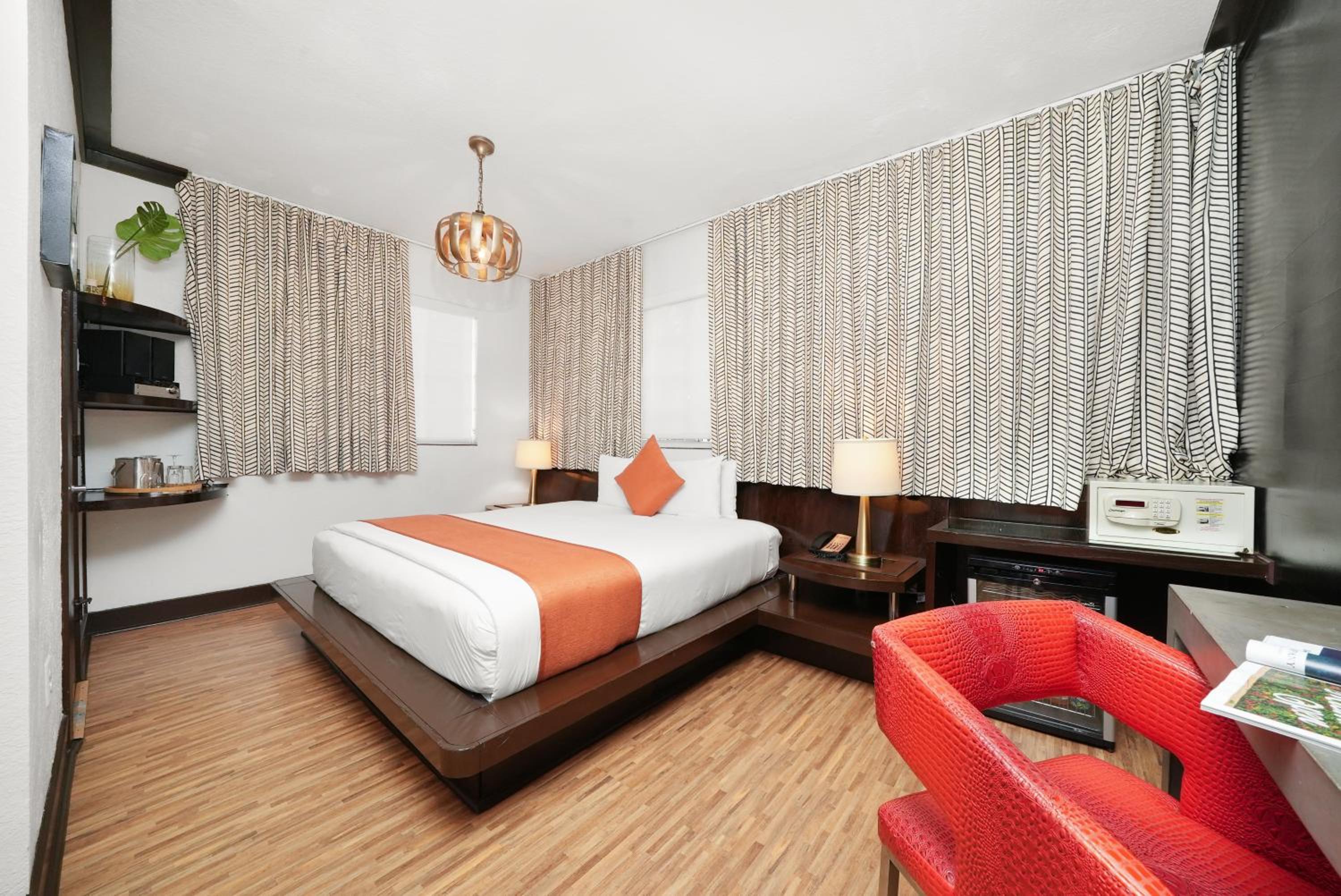 Junior King Suite - Photo 2