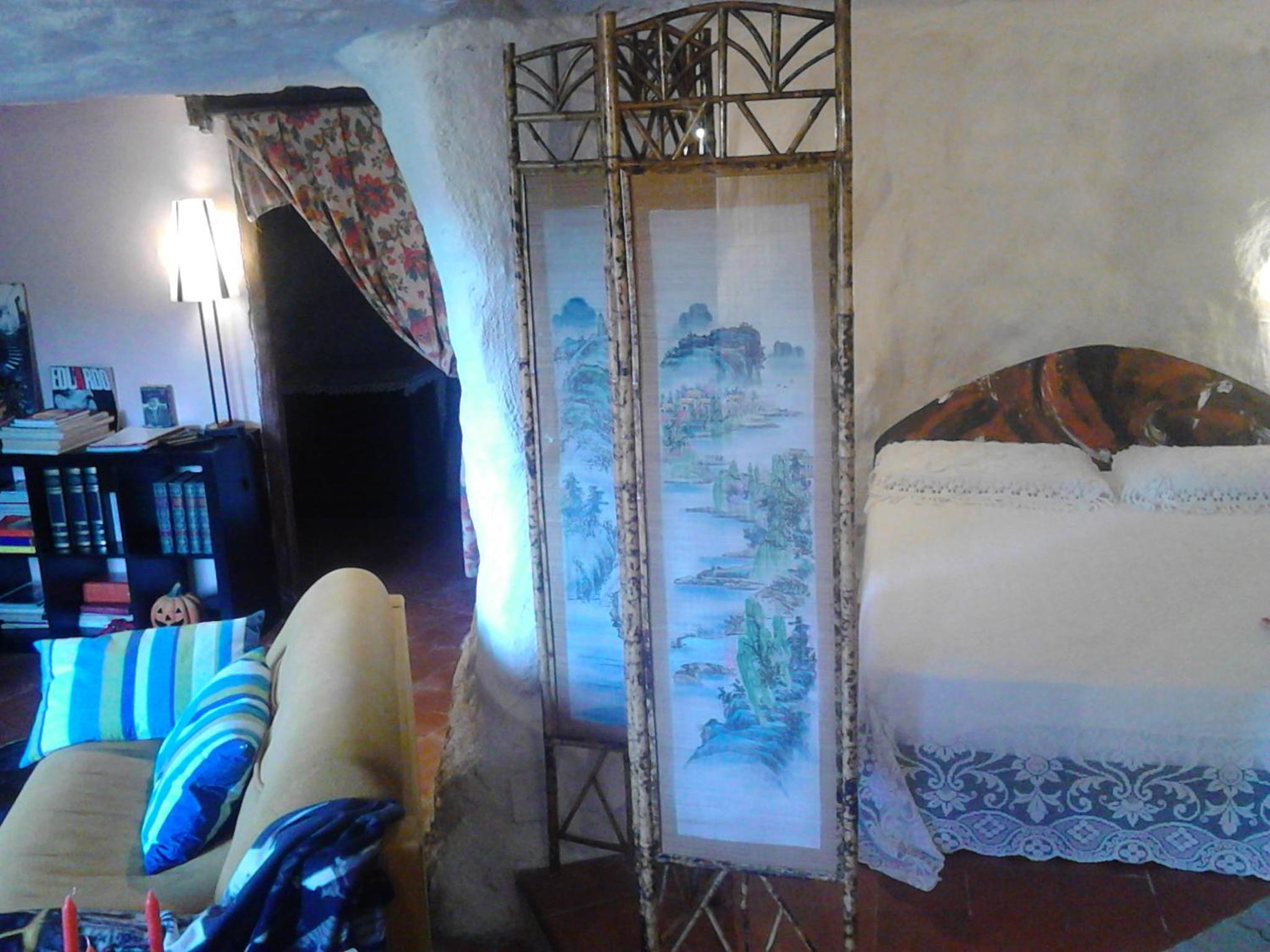 One-Bedroom House - Photo 41