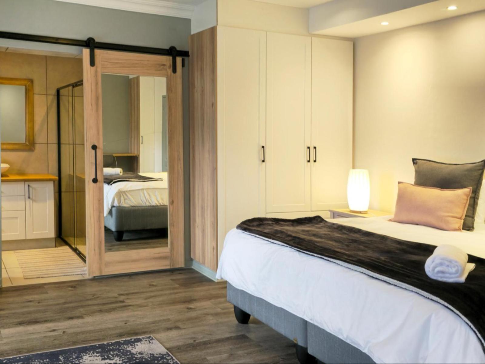 Premium King Room photo 2