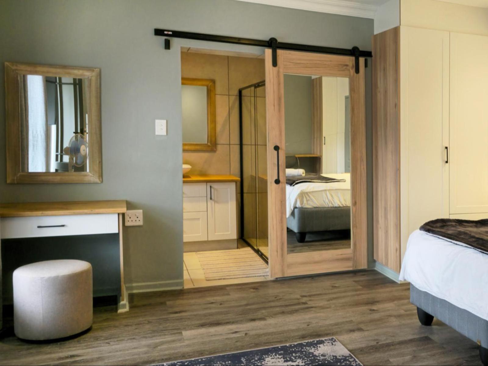 Premium King Room photo 3