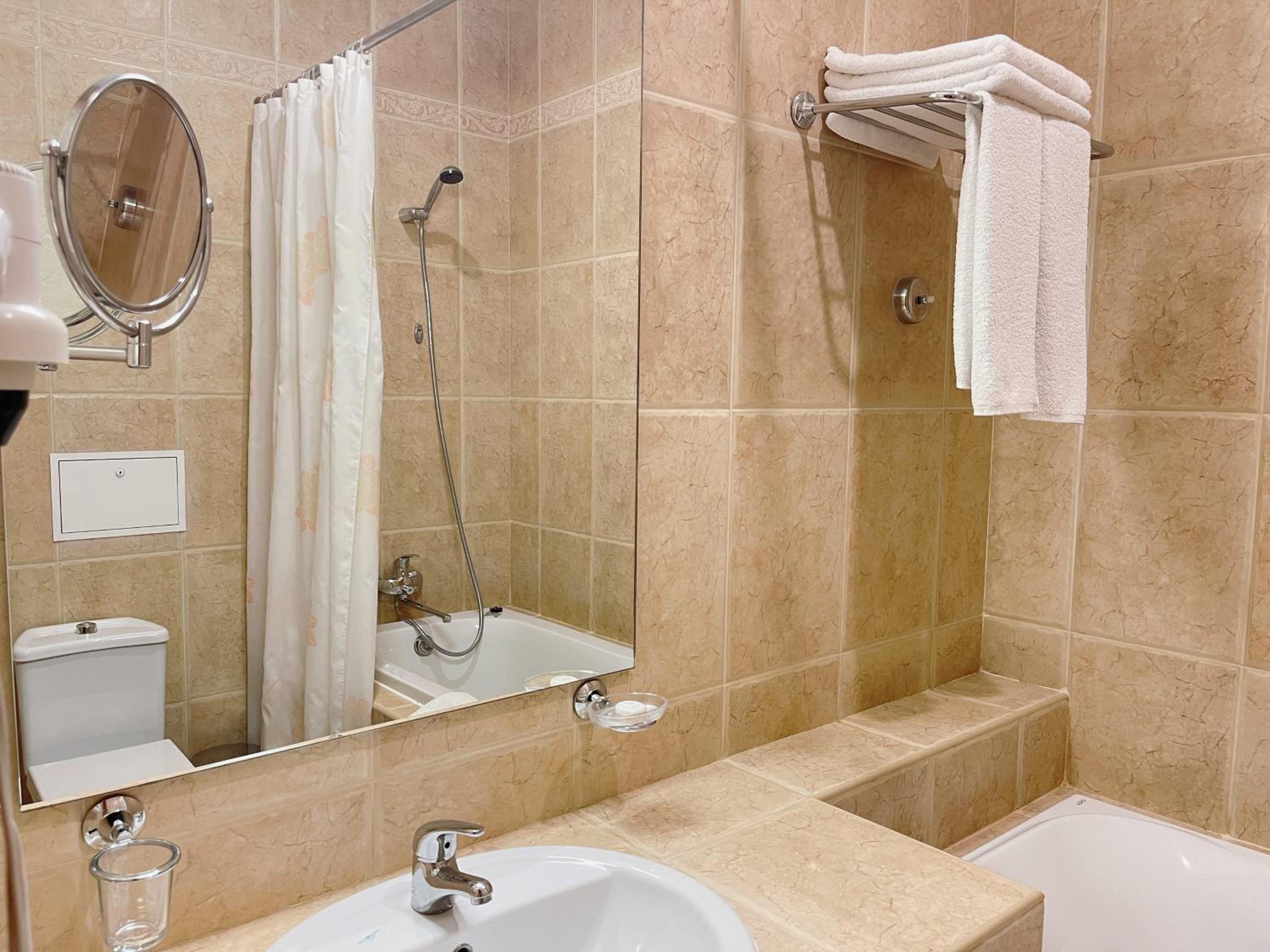 Deluxe Double Room with Balcony photo 2