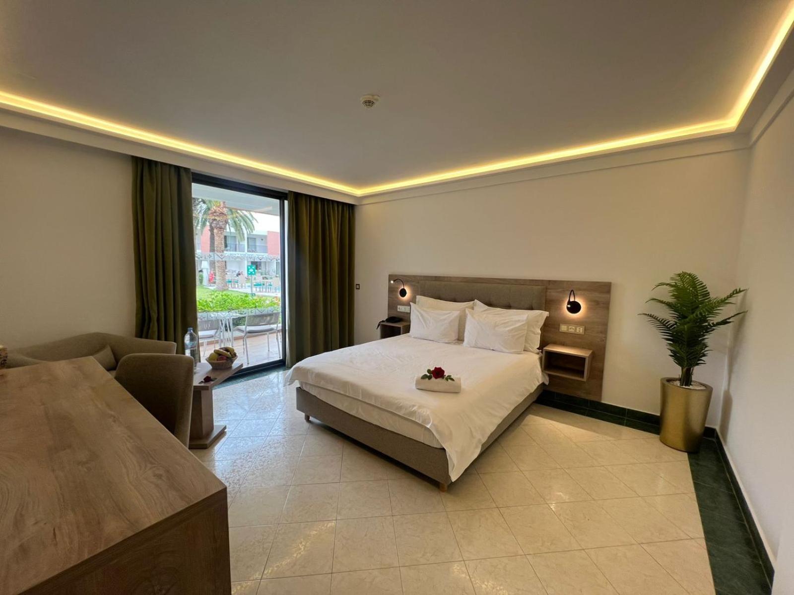 Deluxe Double or Twin Room photo 2