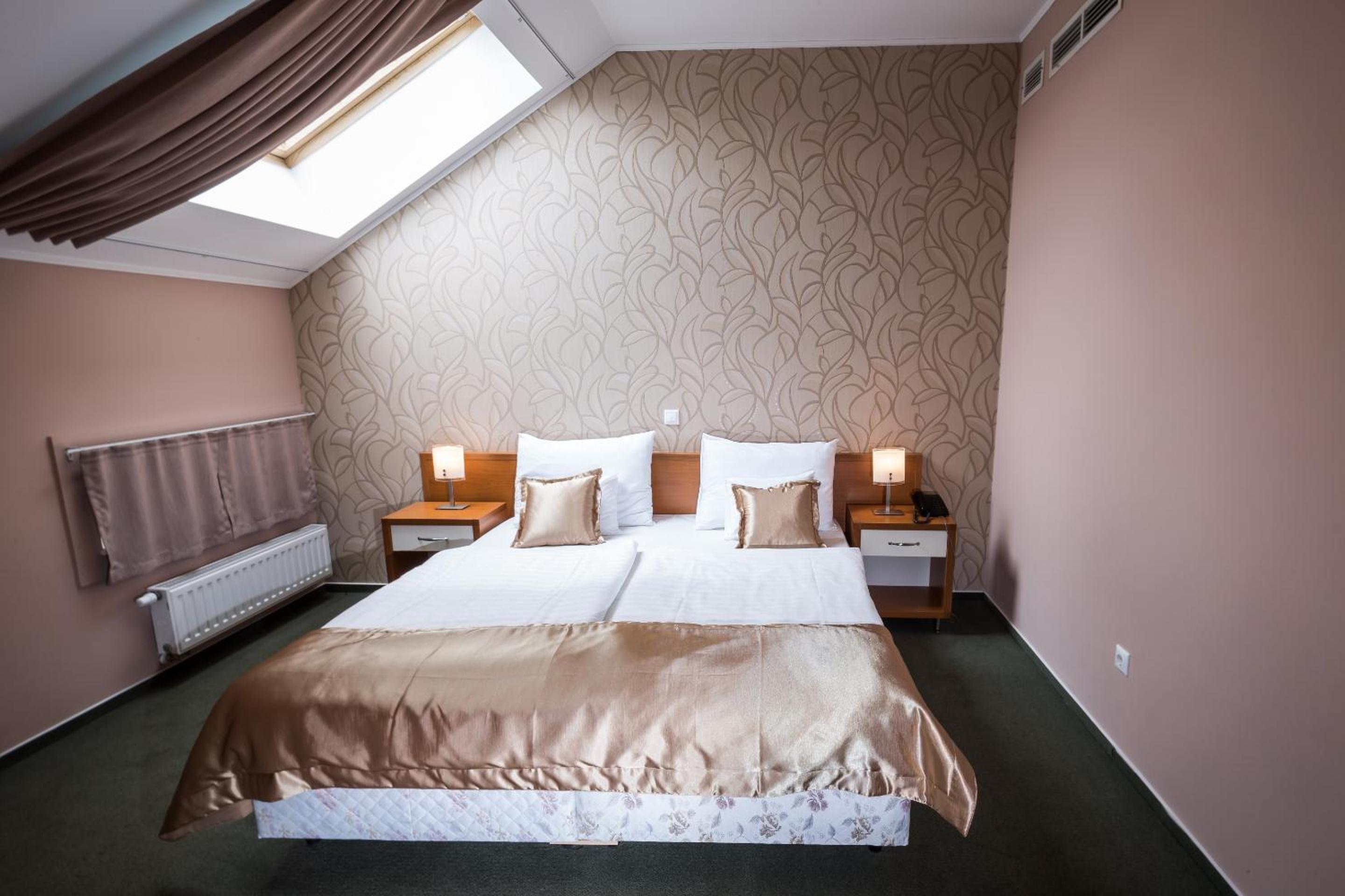 Double Room - Photo 6