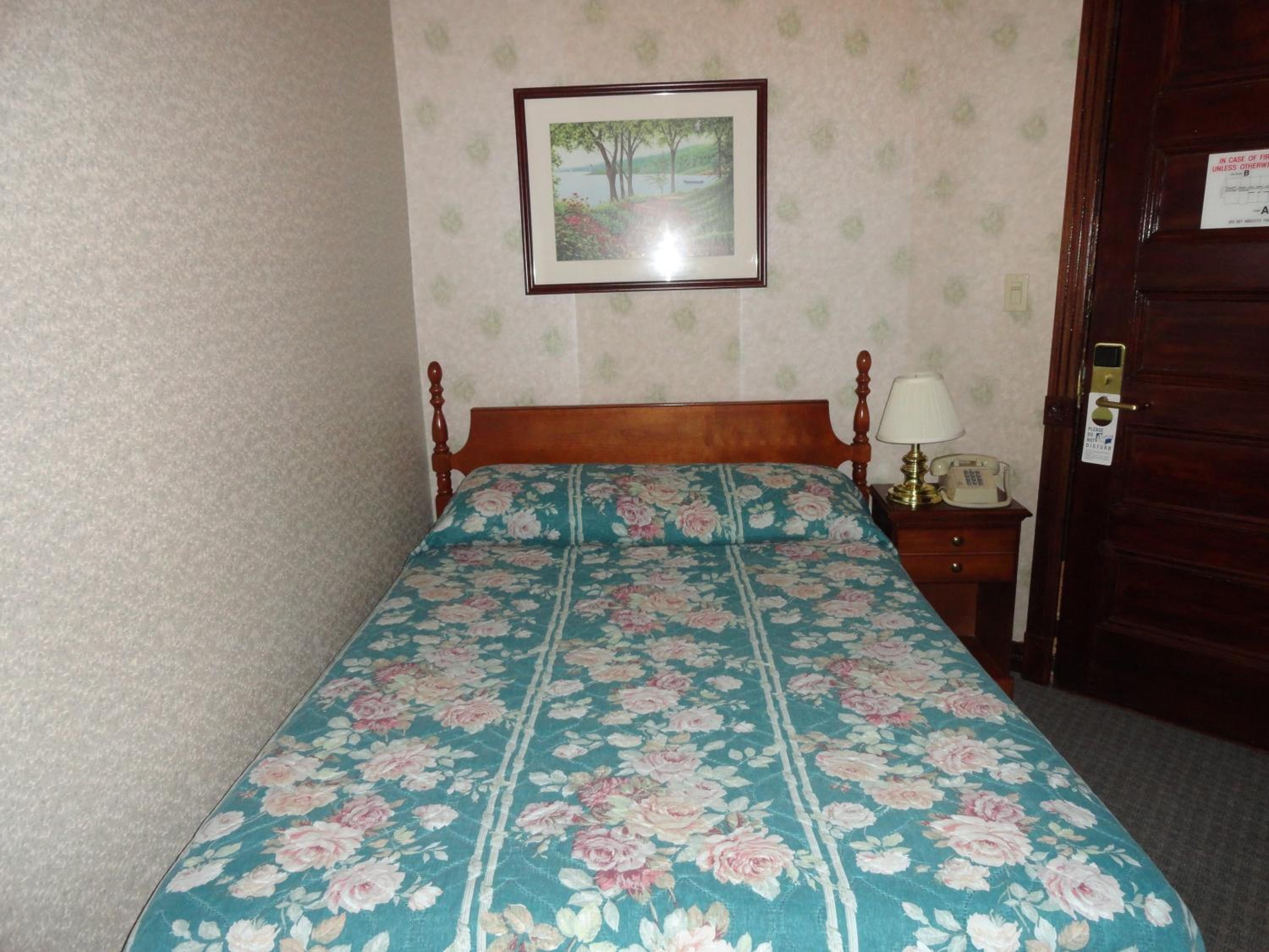 Double Room with Shared Bathroom photo 3