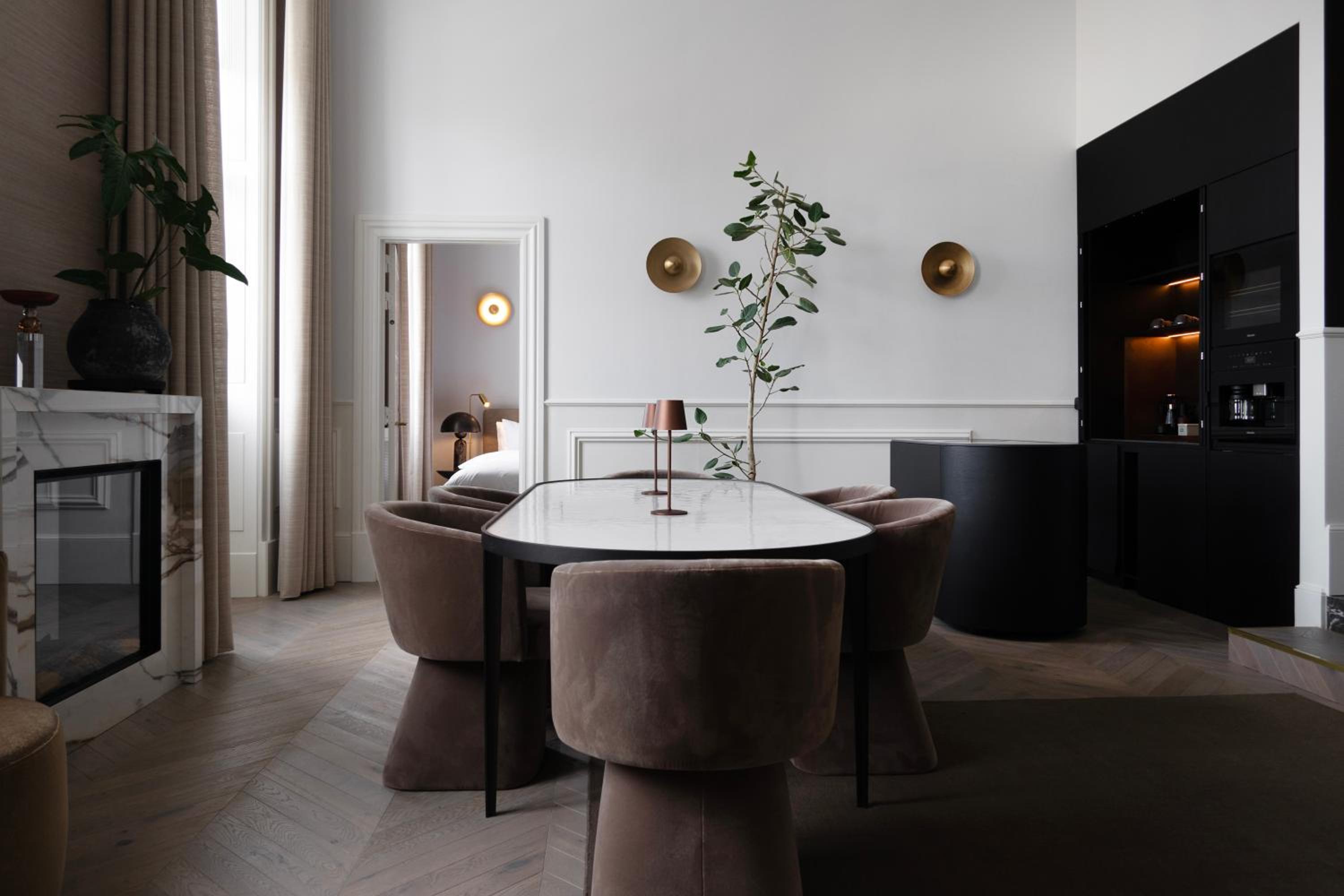 The Hilliger - Master Suite thumbnail 5