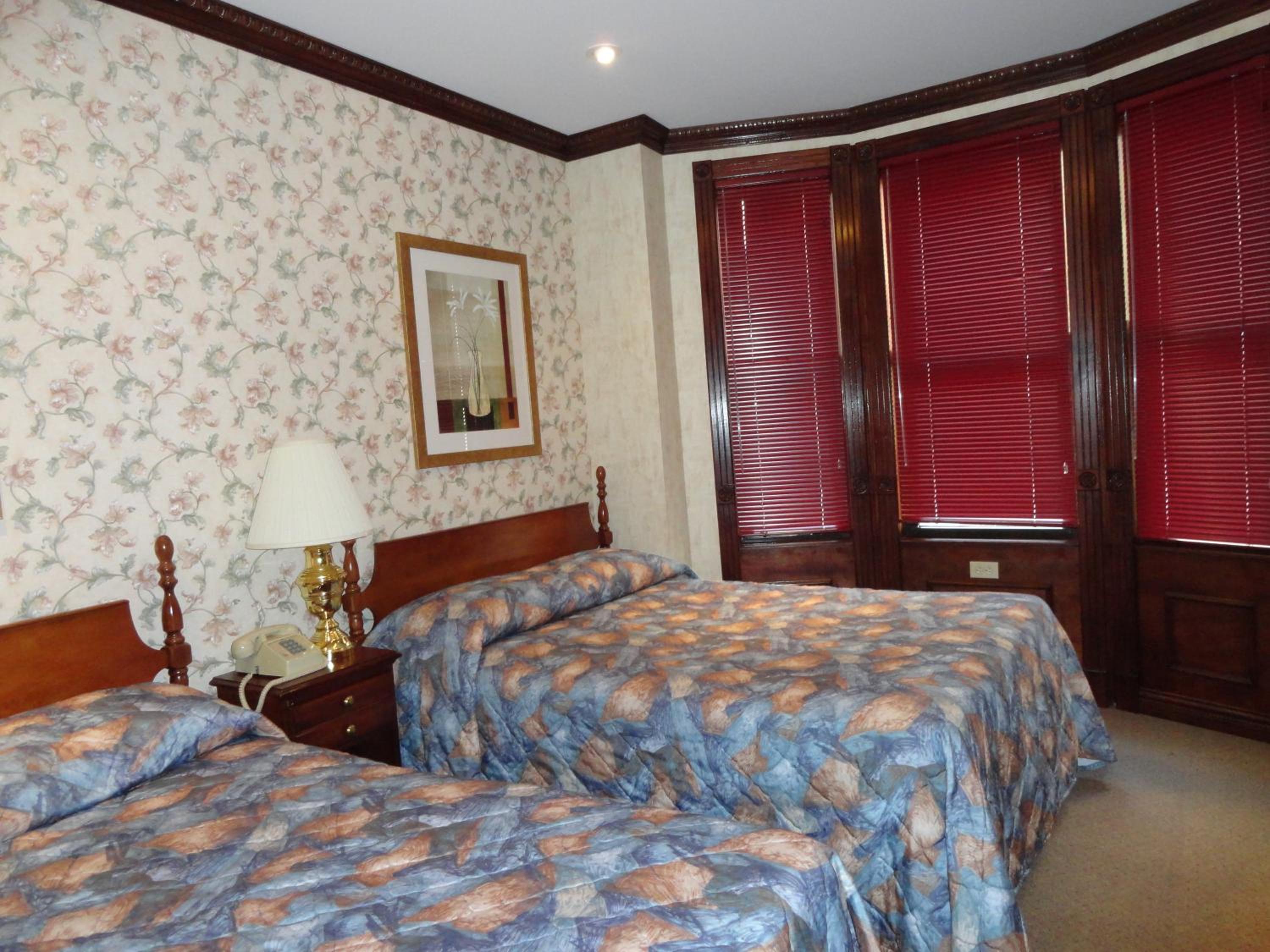 Double Room with Two Double Beds and Private Bathroom photo 3