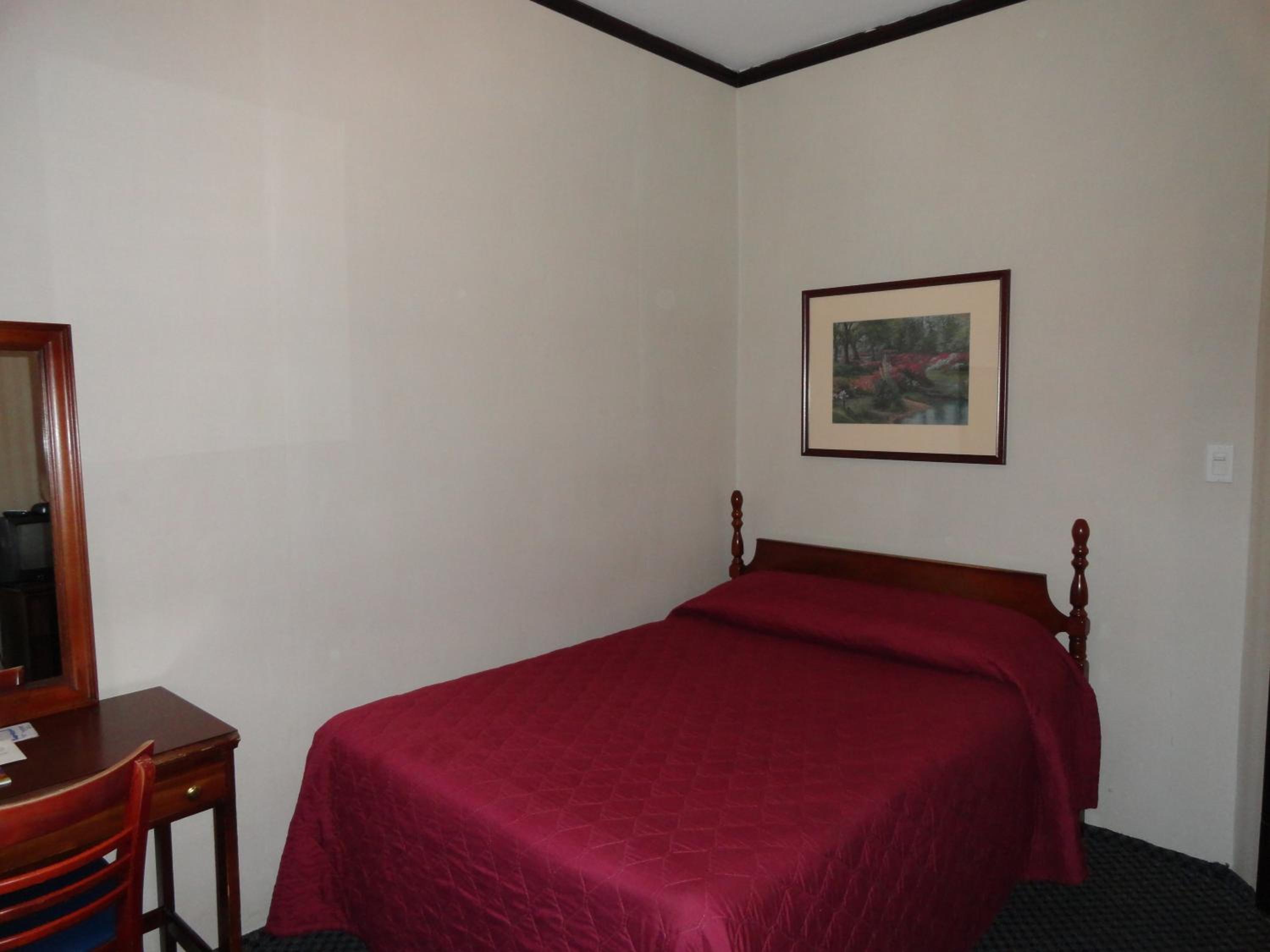 Single Room with Shared Bathroom photo 3