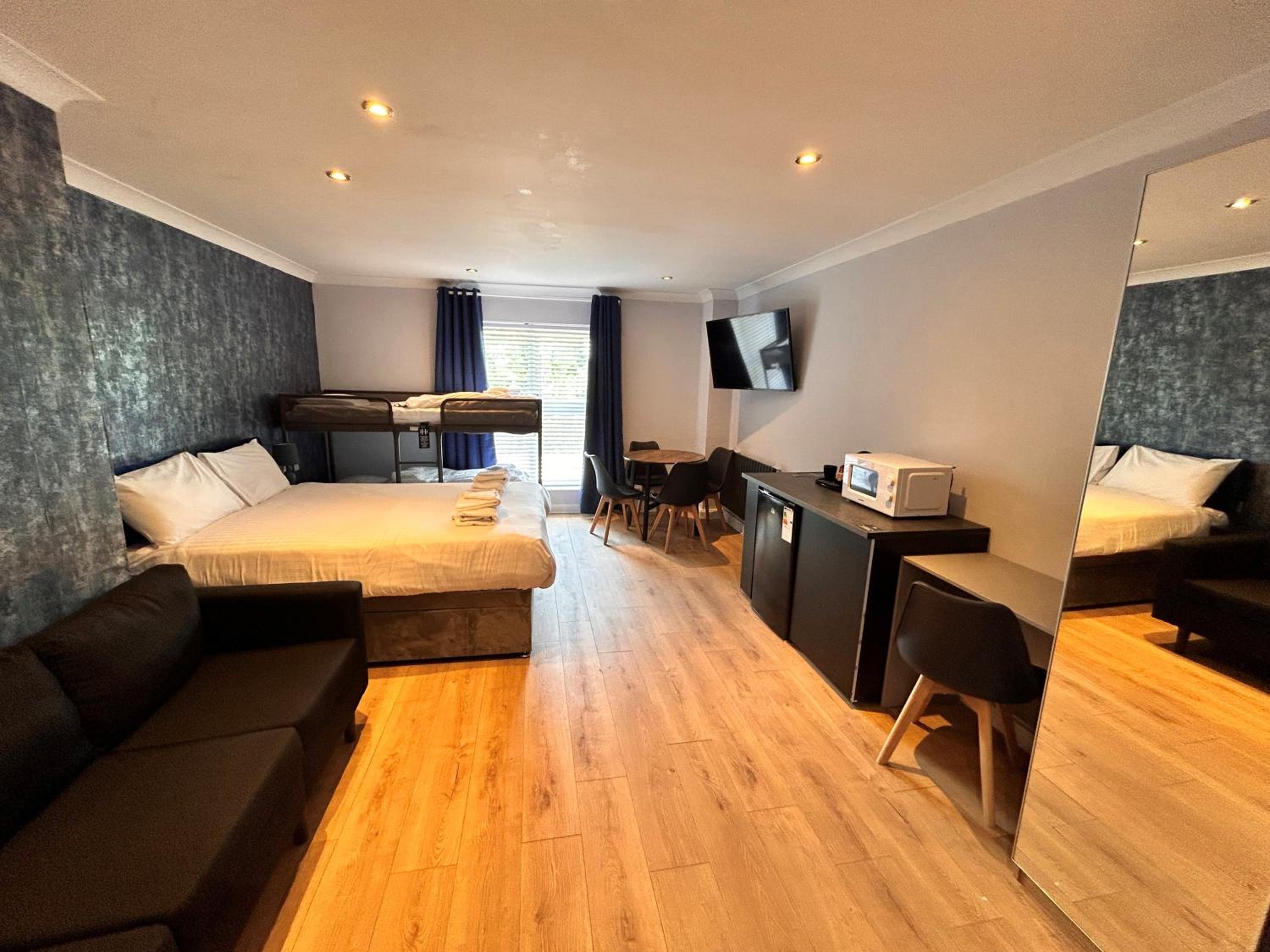 Deluxe Family Suite