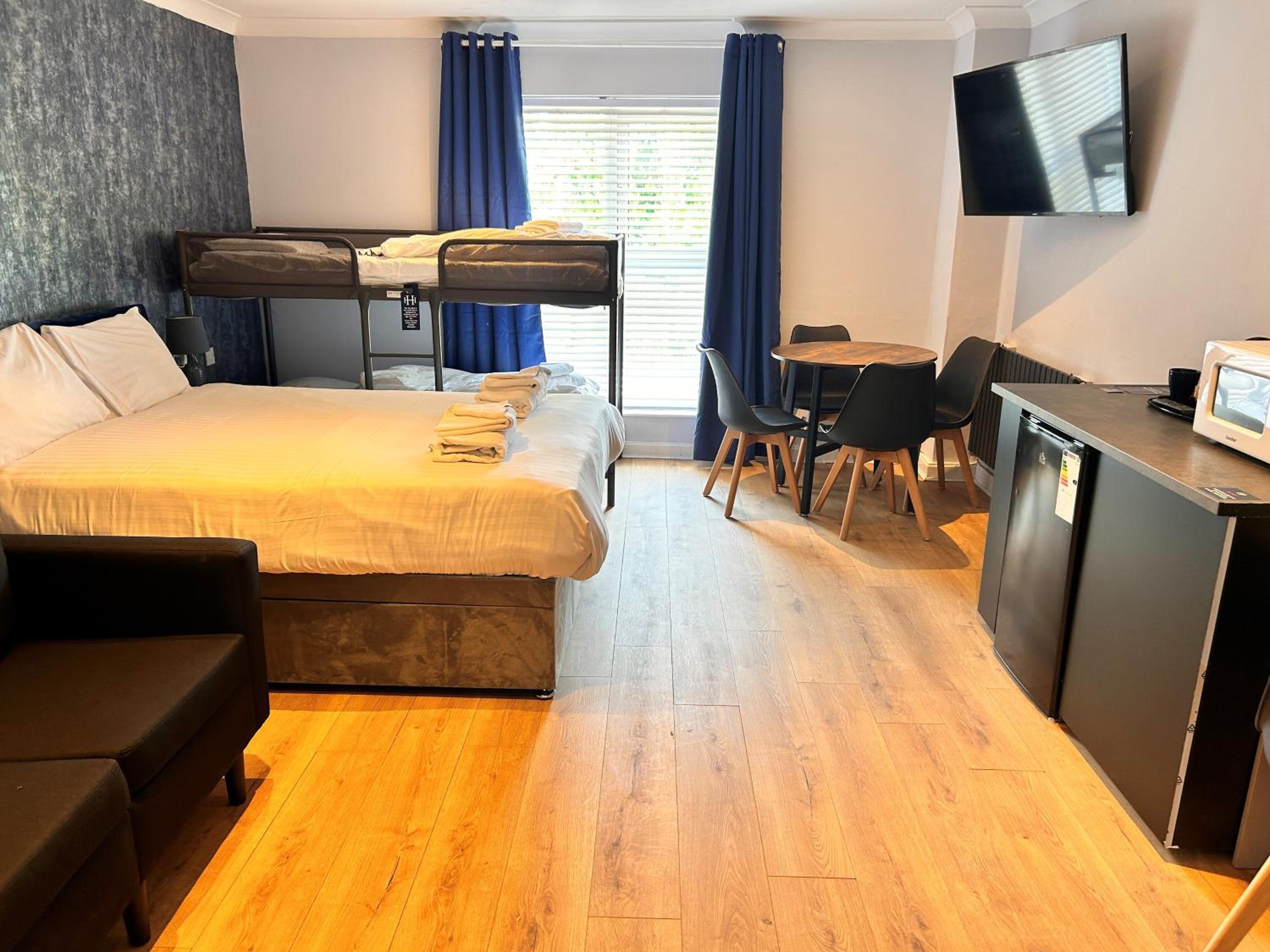Deluxe Family Suite photo 2