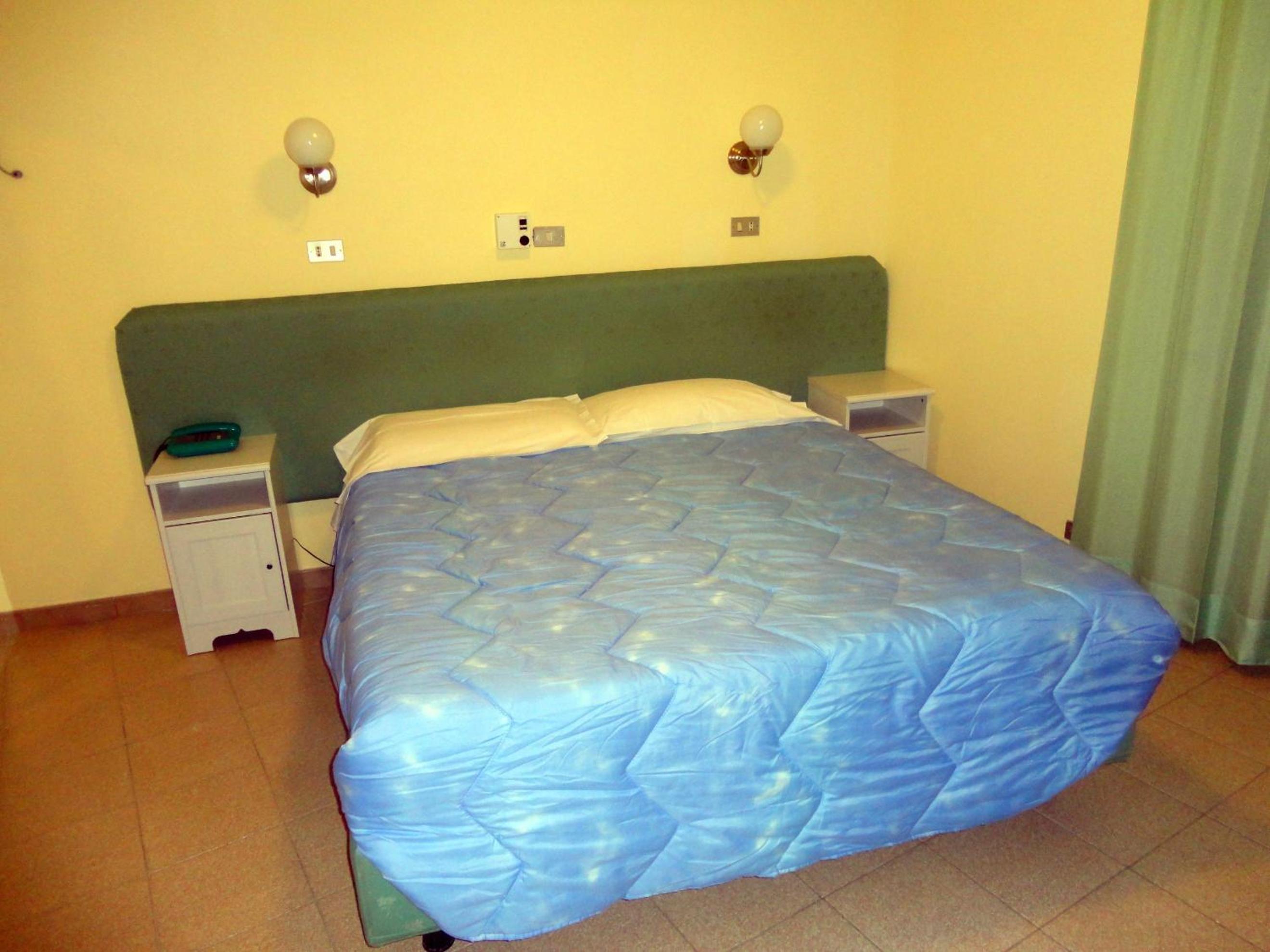 Double or Twin Room - Photo 4