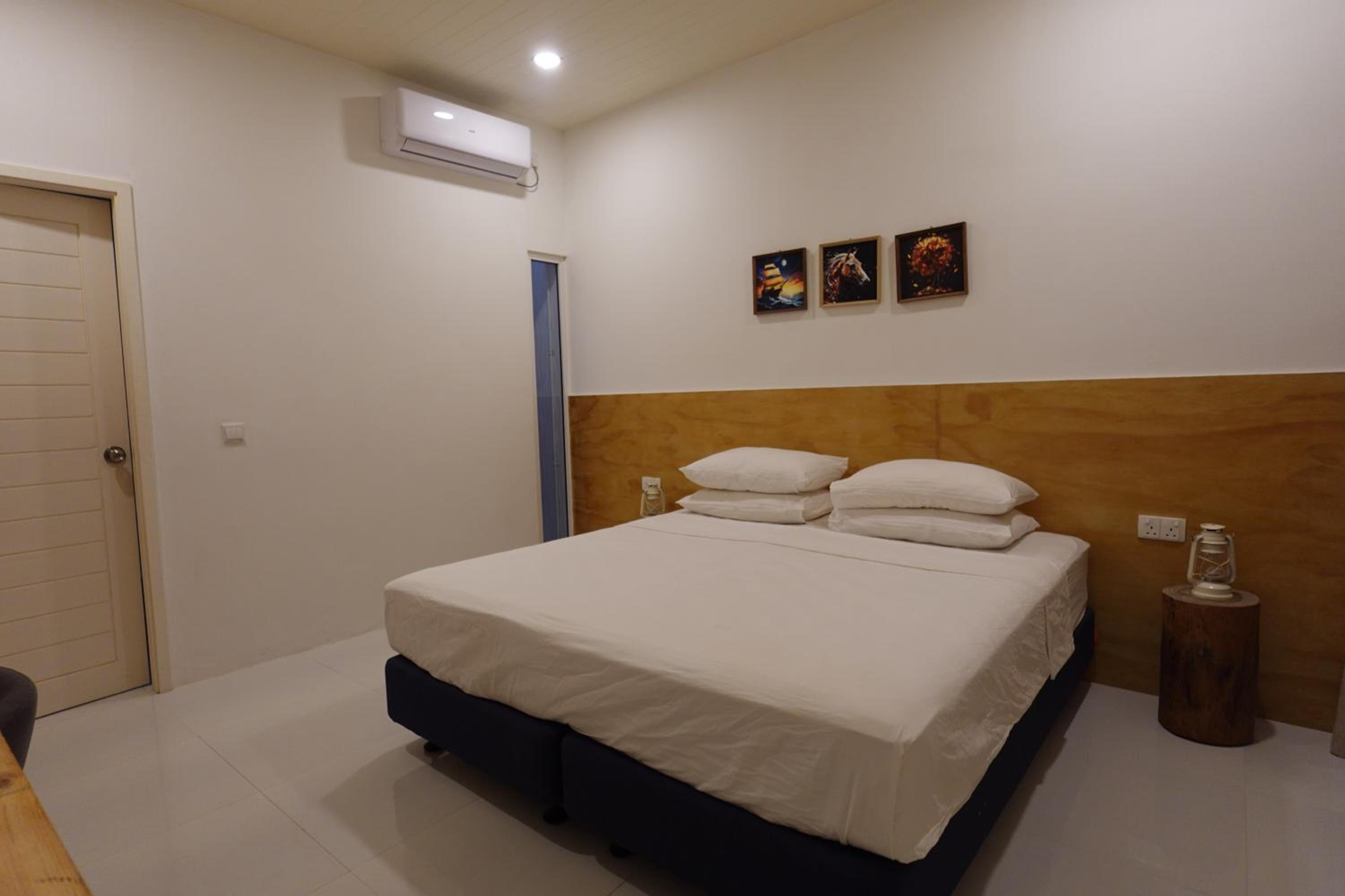 Deluxe Double Room (2 Adults + 1 Child) photo 1