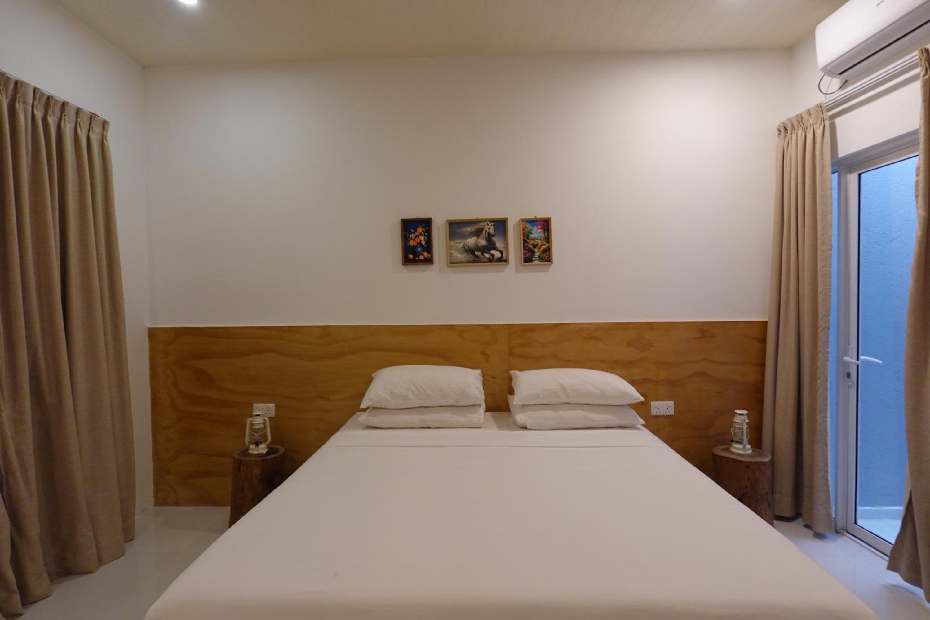 Deluxe Double Room (2 Adults + 1 Child) photo 2