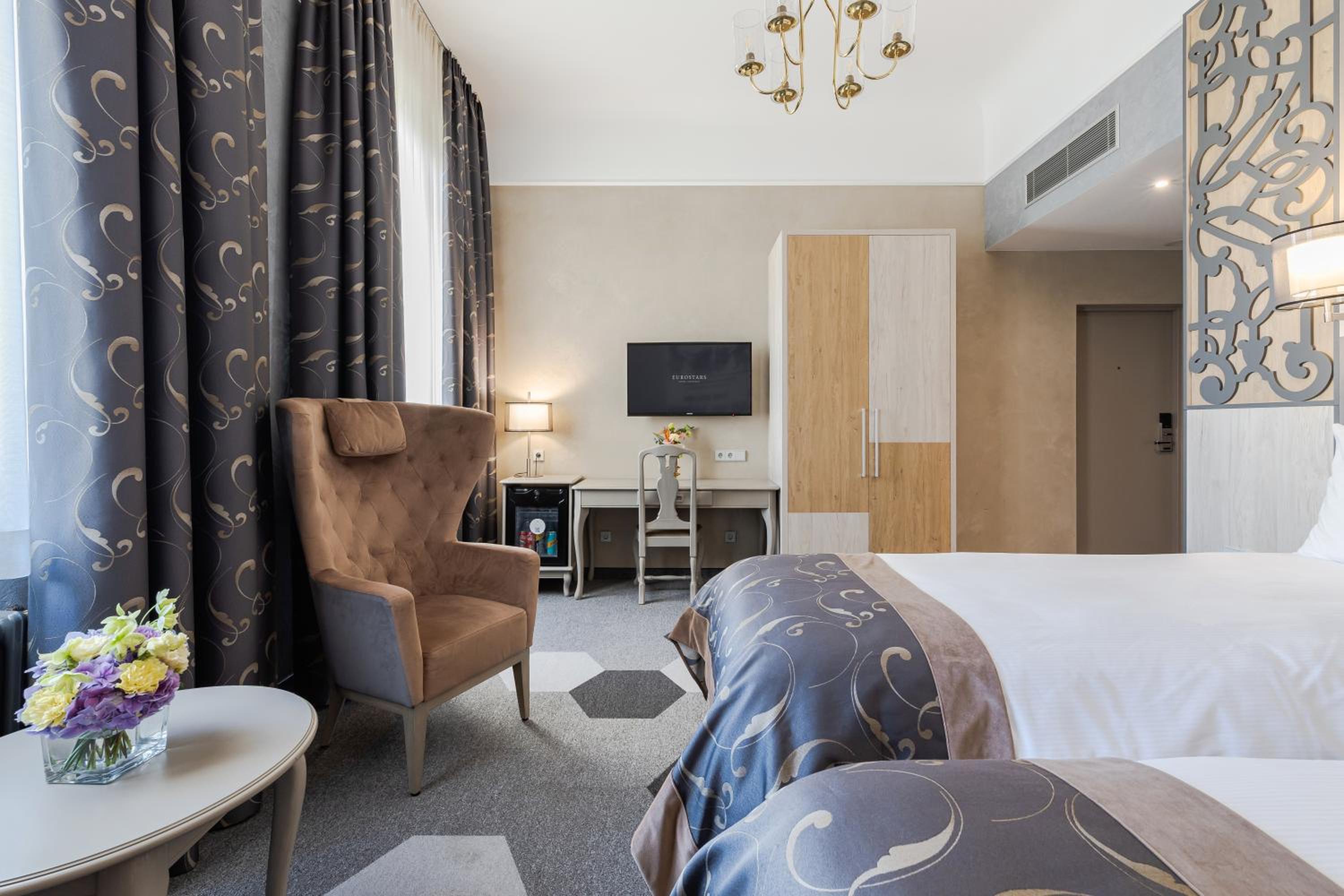 Deluxe Double or Twin Room - Photo 8