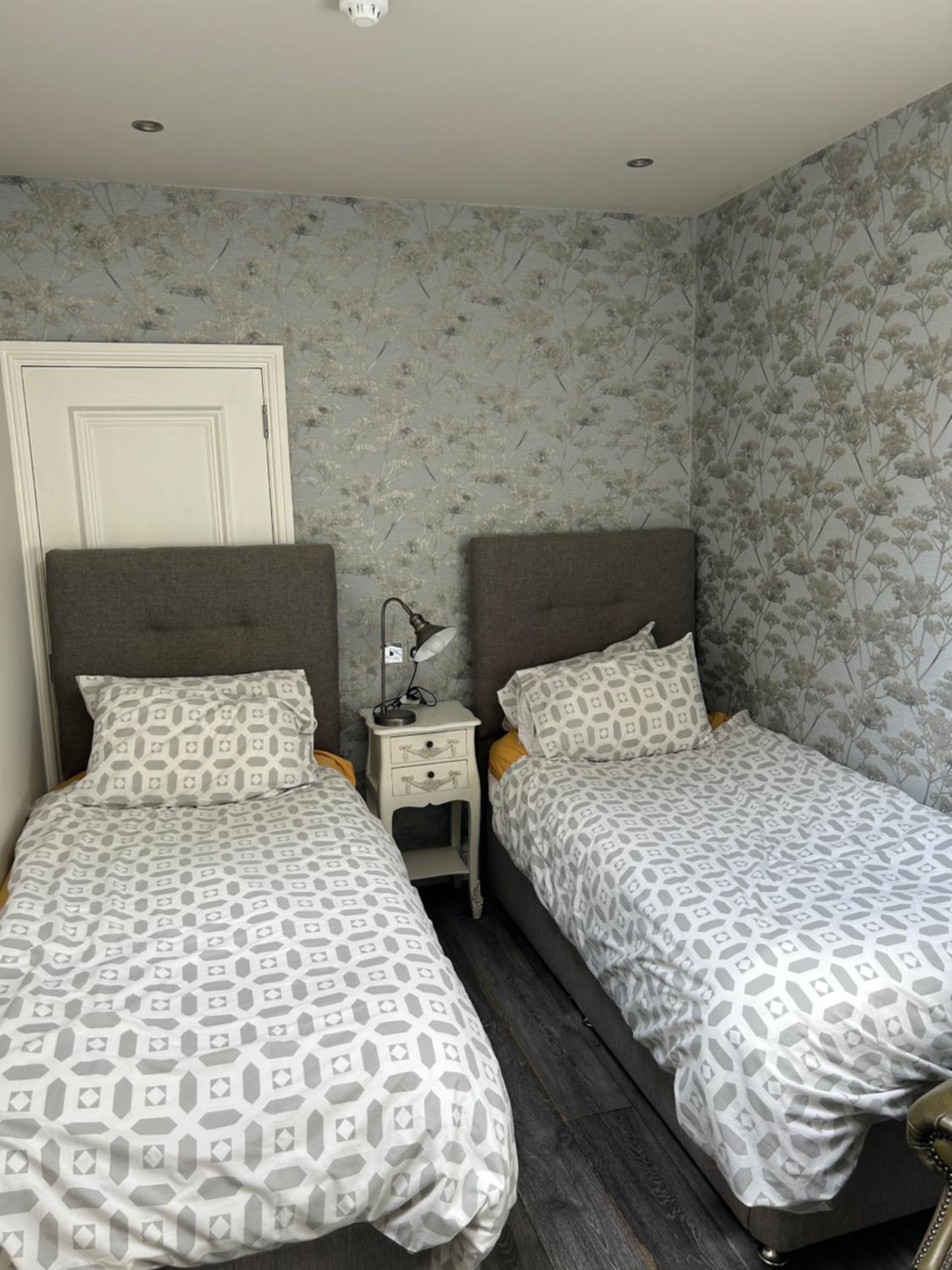 Standard Twin Room photo 2