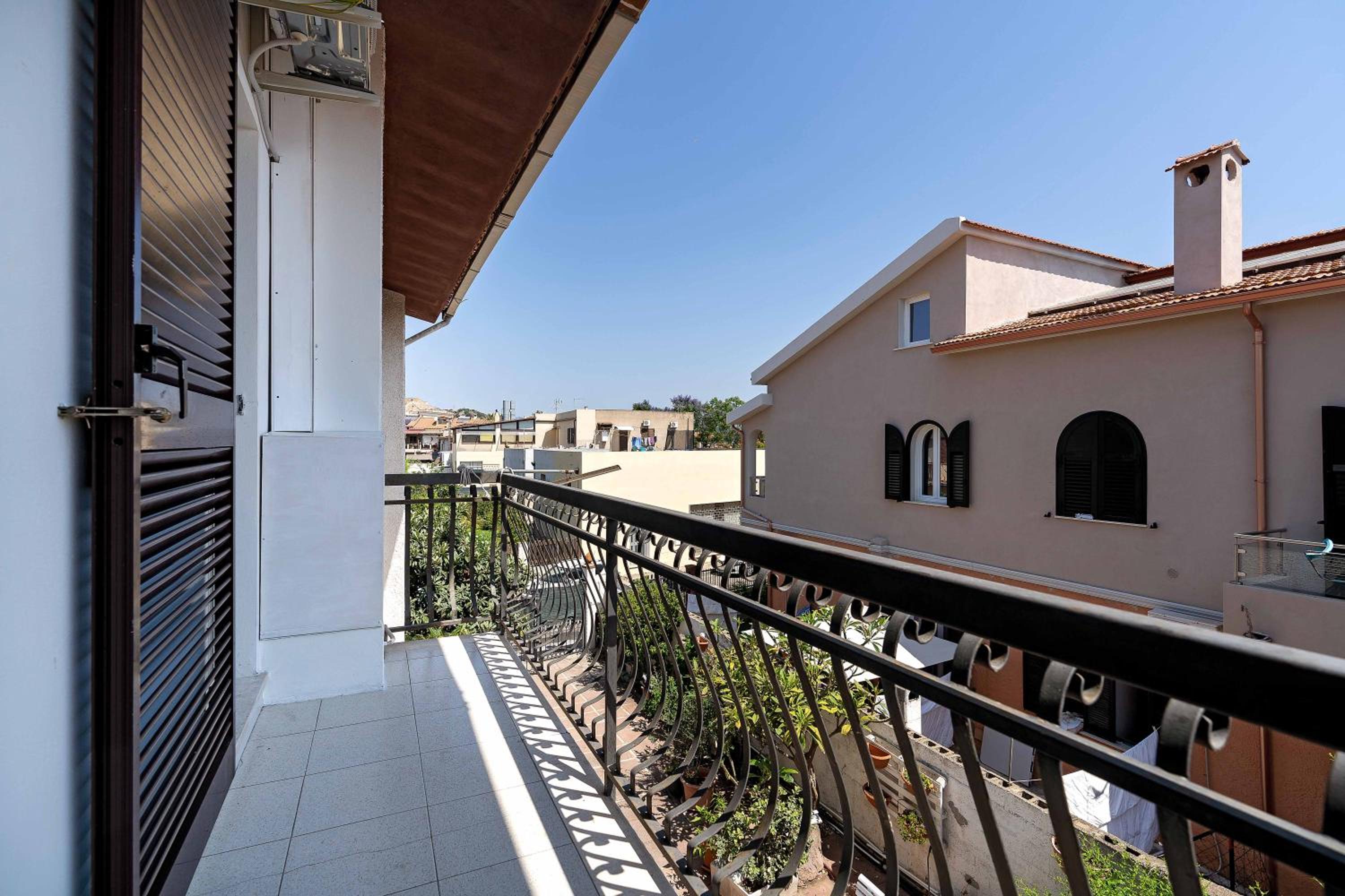 Two-Bedroom Deluxe Apartment with Balcony photo 1
