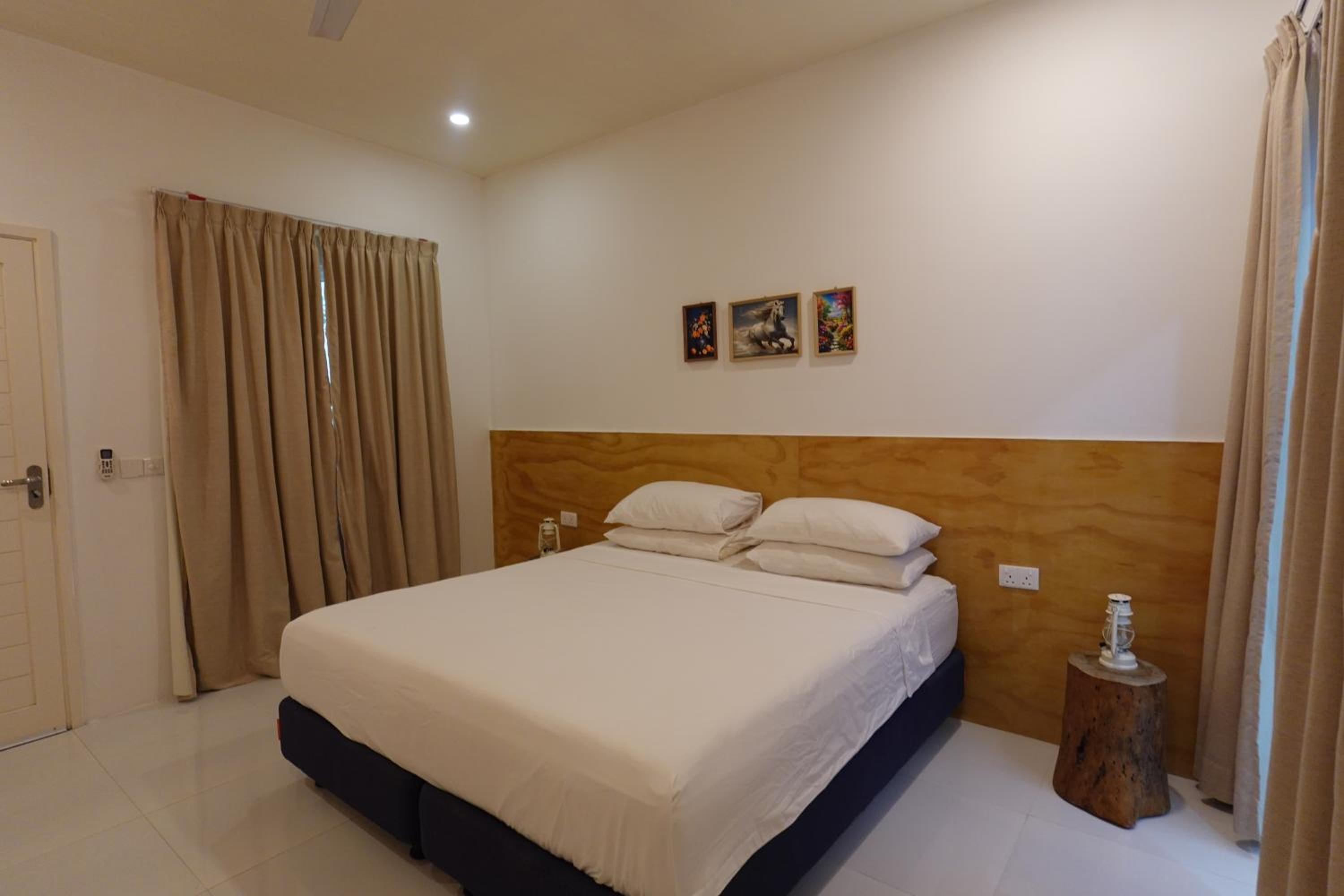 Deluxe Double Room (2 Adults + 1 Child) photo 3