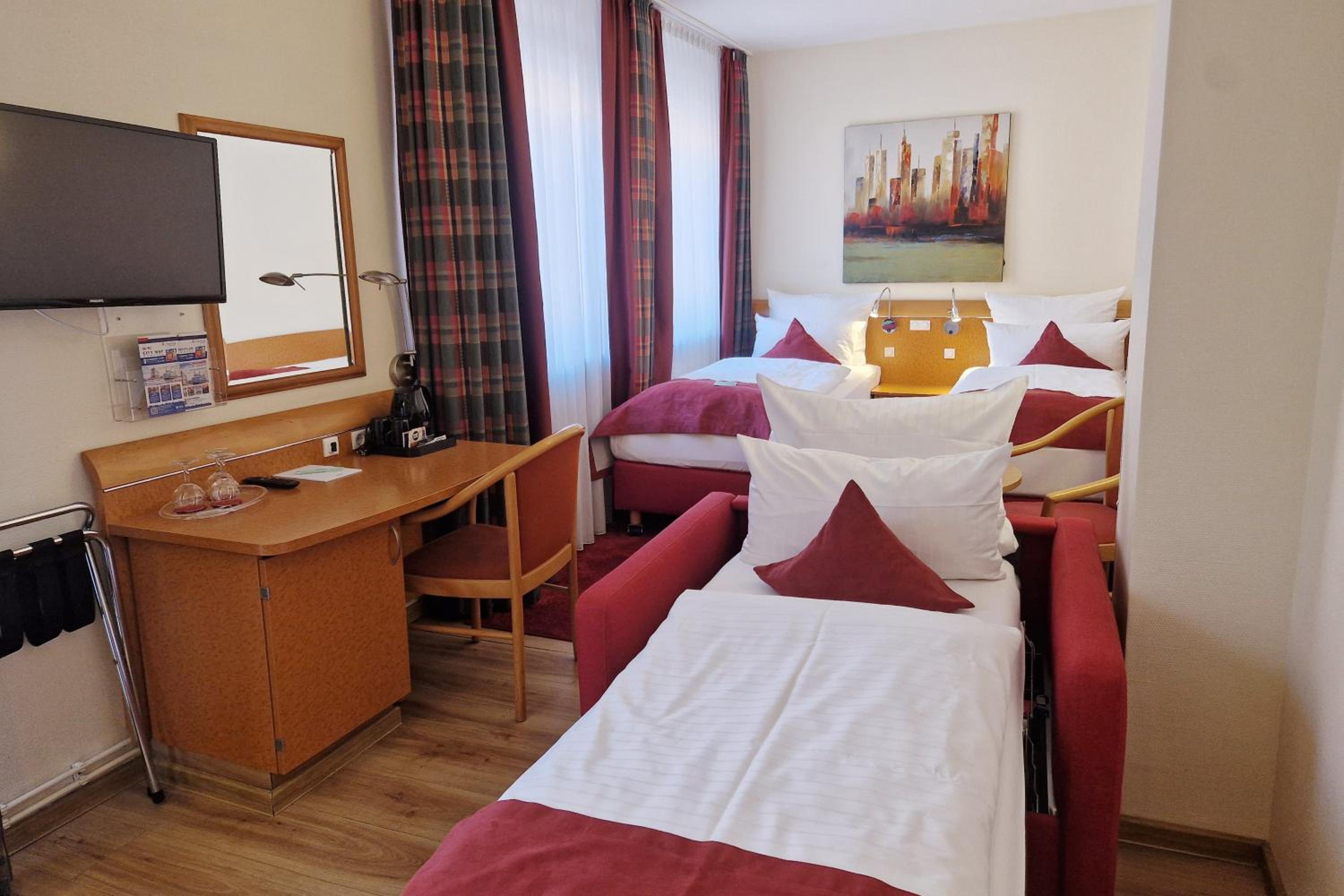 Premium Family Twin Room with Furnished Balcony and Sofa Bed - Photo 6