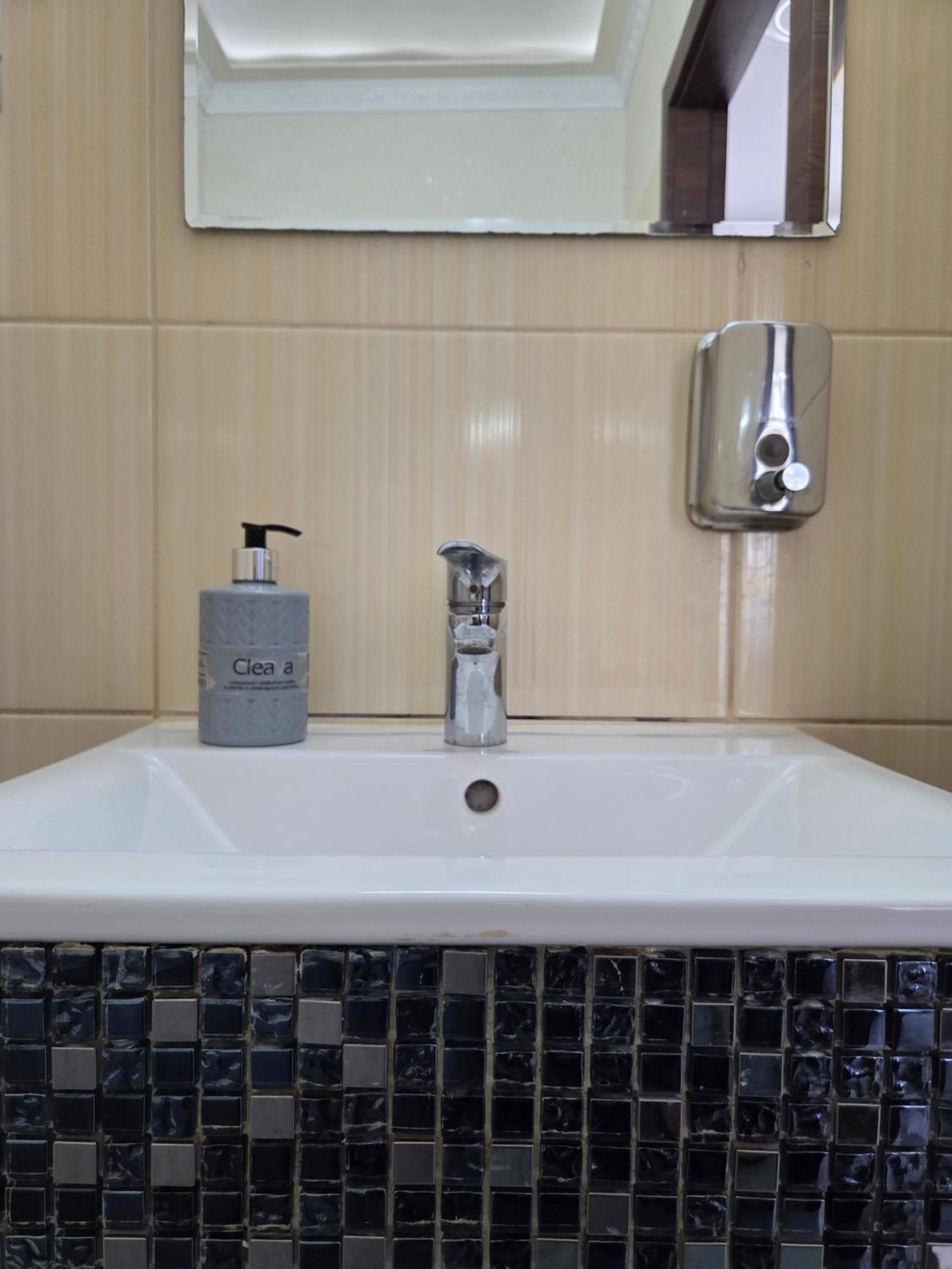 Twin Room - Photo 2