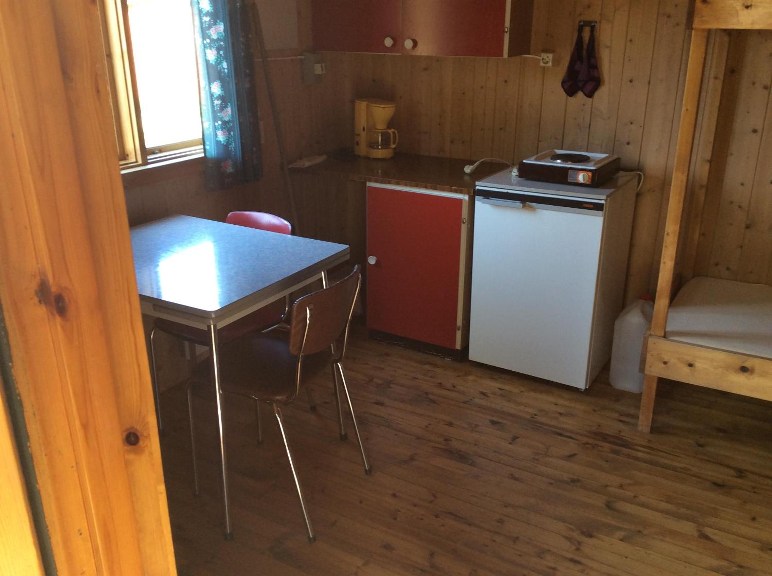 Budget Cottage with Shared Bathroom (4 Adults) photo 2