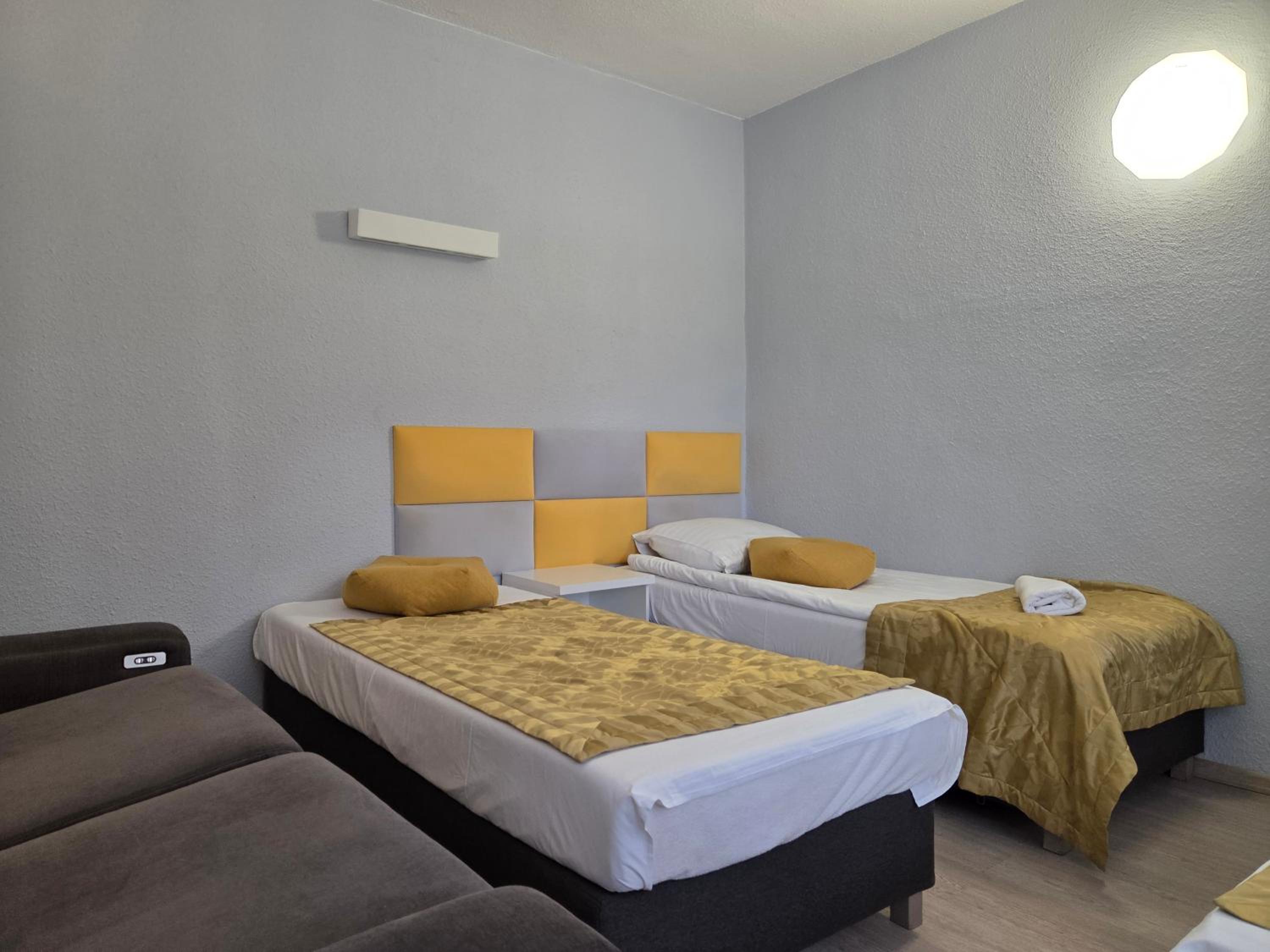 Twin Room - Photo 7