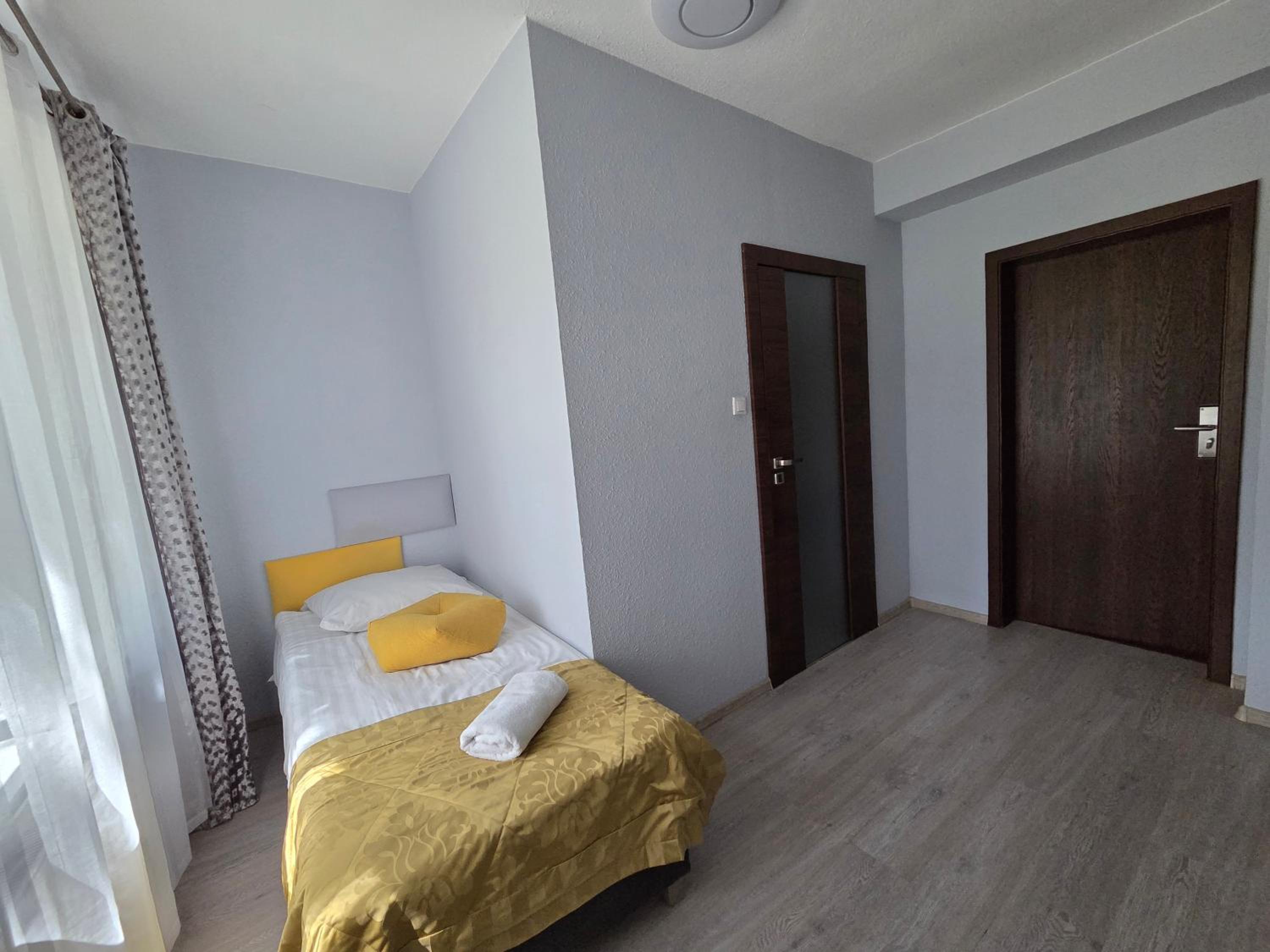 Twin Room - Photo 5
