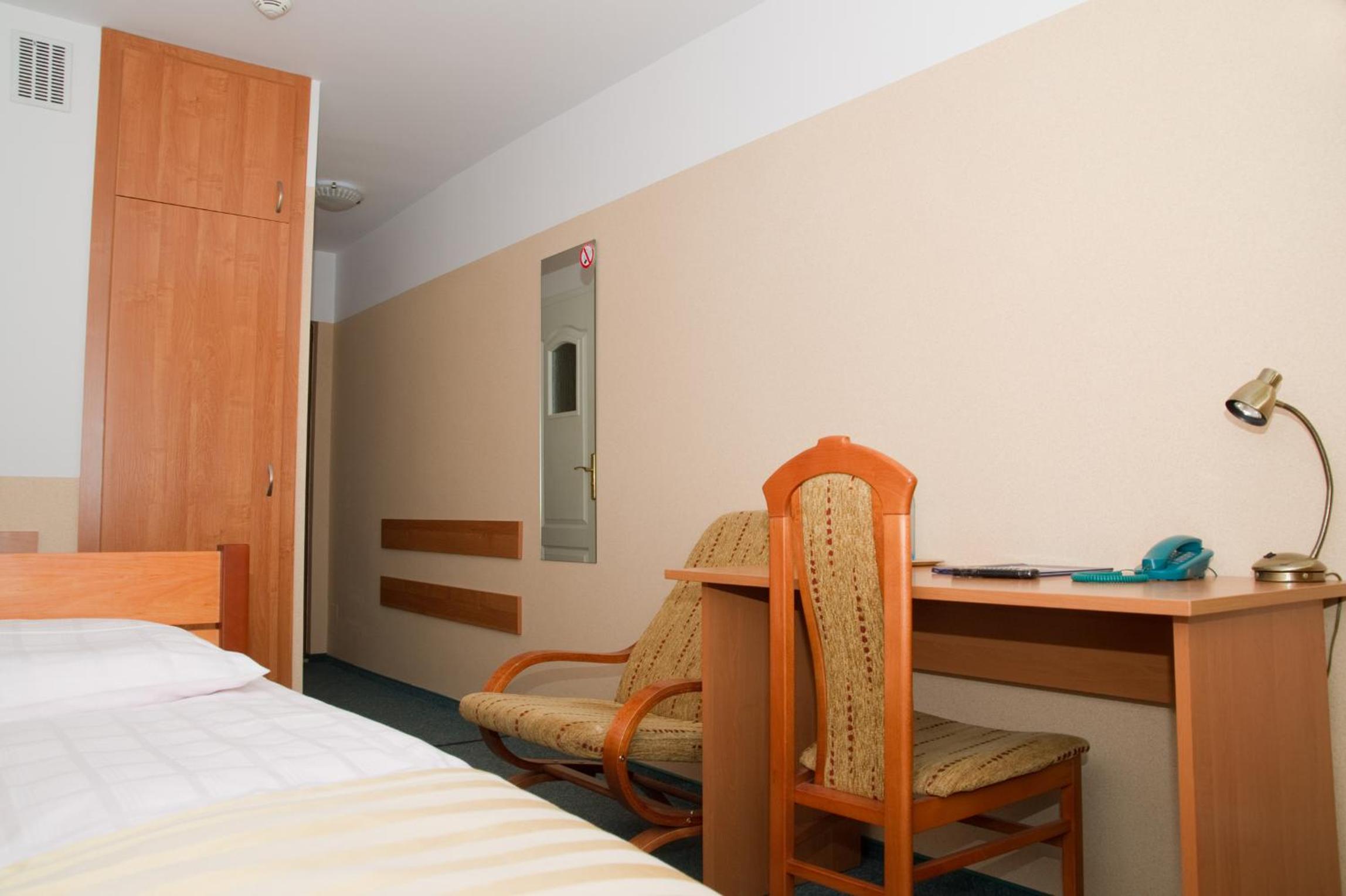 Single Room with Bathroom photo 3