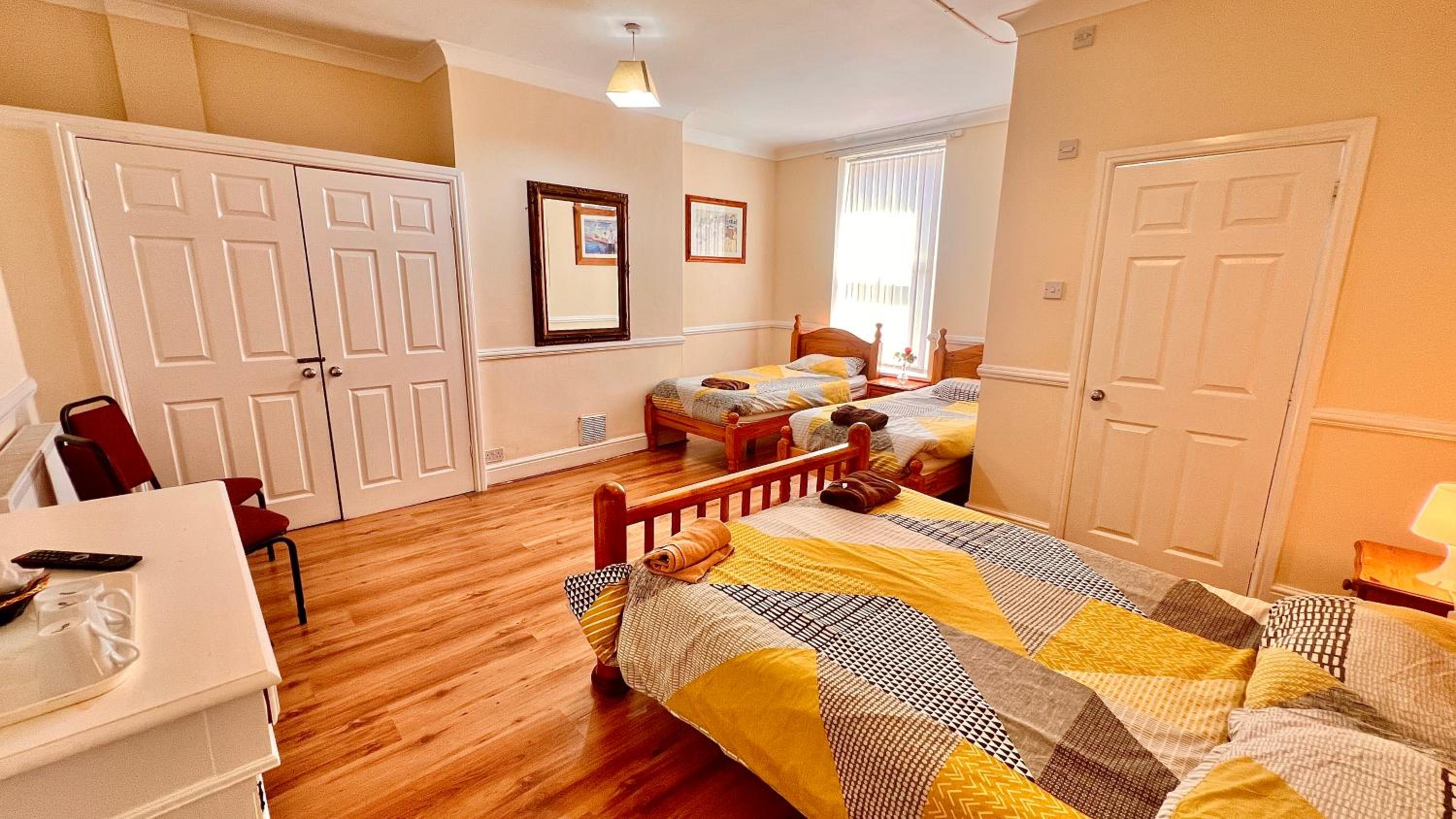 Quadruple Room - Photo 3