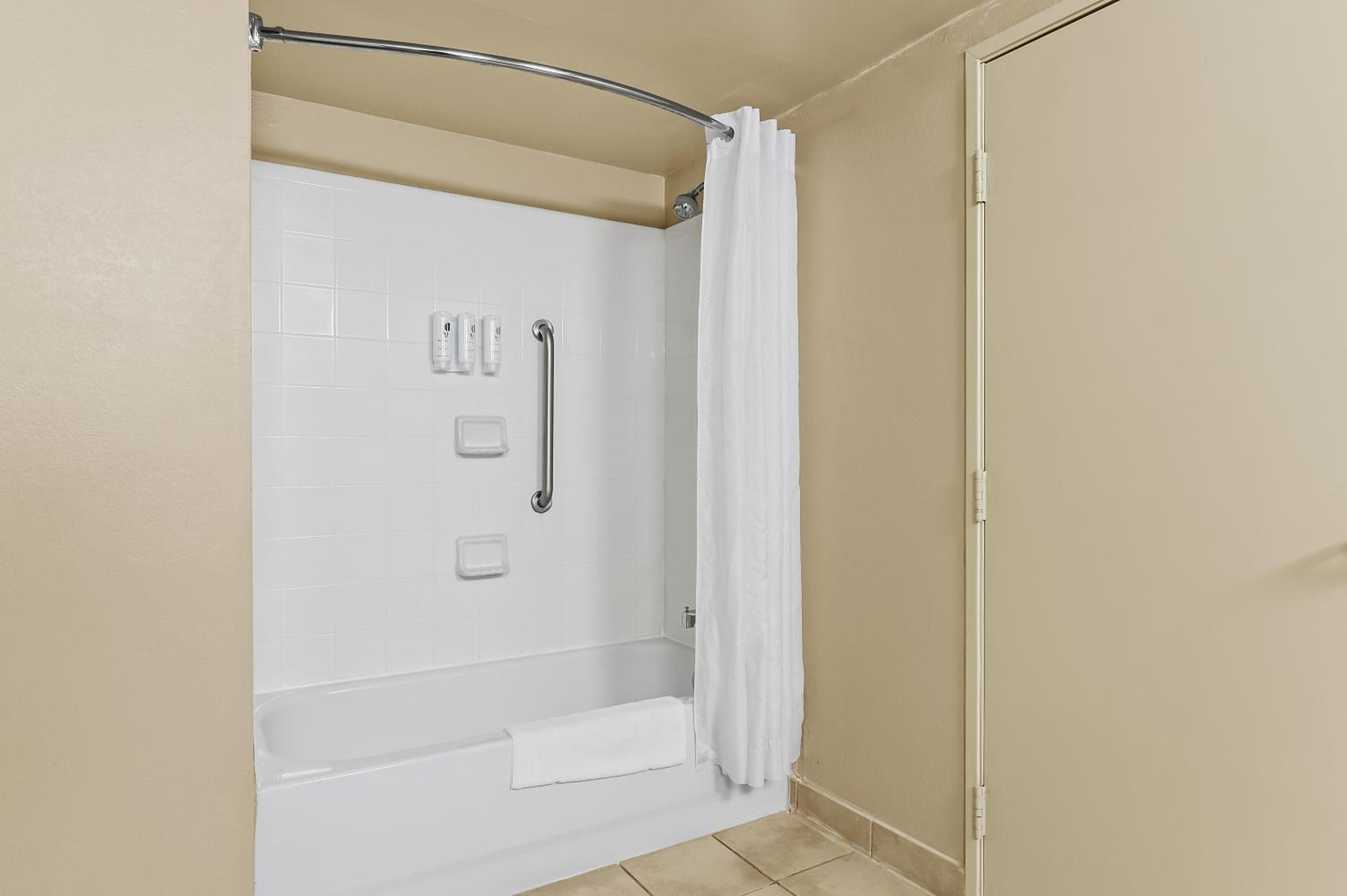 King Suite - Disability Access/Non Smoking - Photo 3