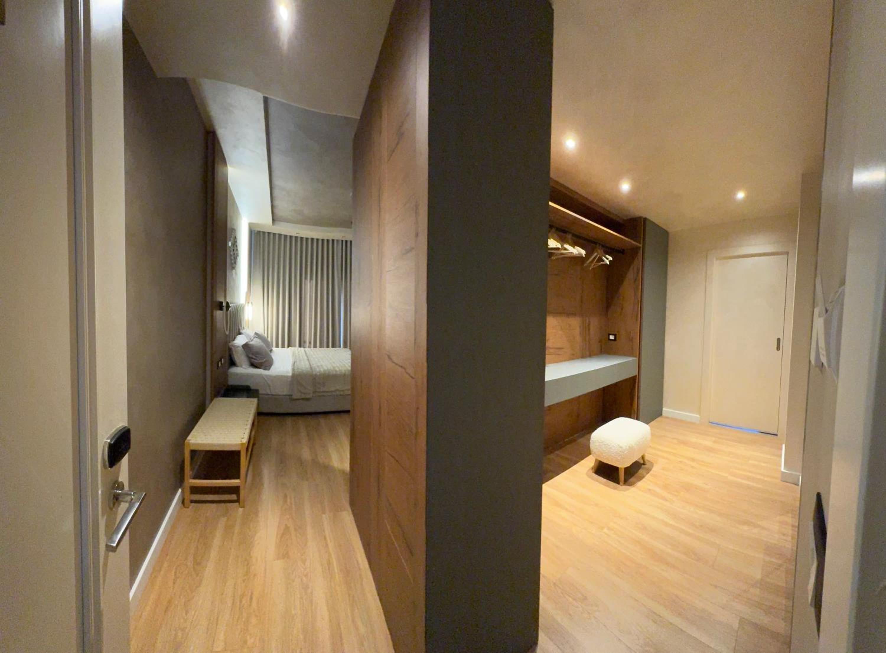 Suite with Hot Tub photo 2