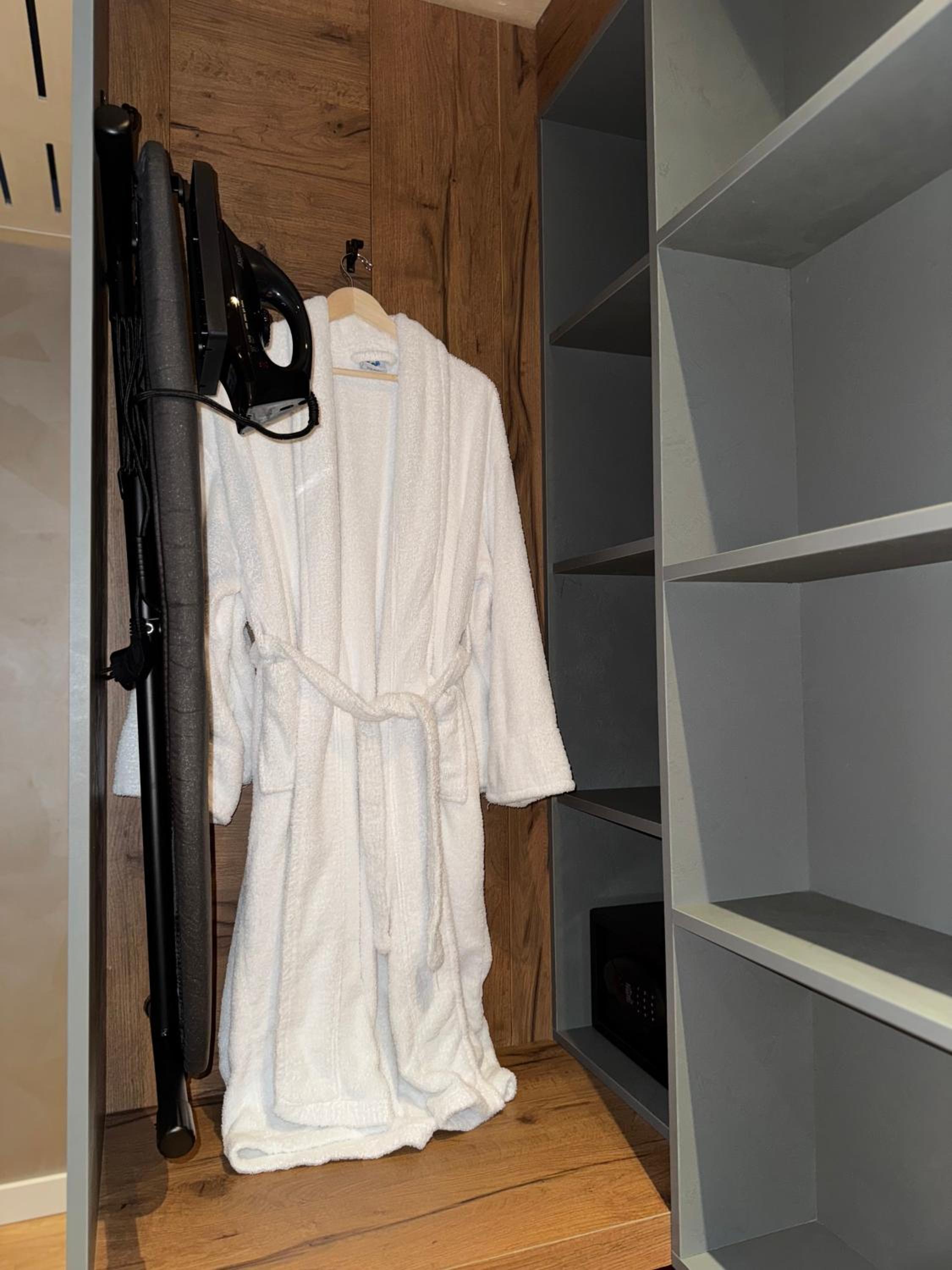 Suite with Hot Tub photo 1