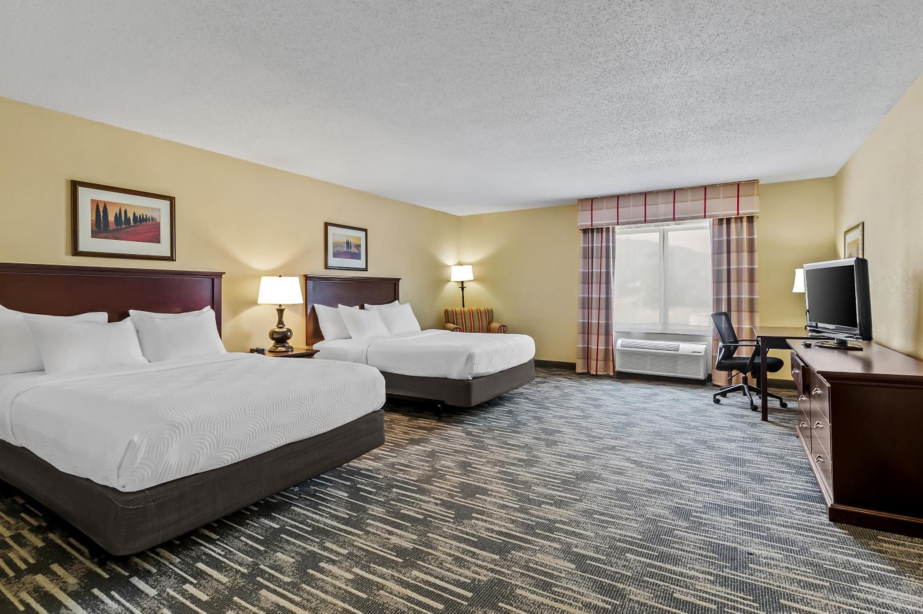 Queen Suite with Two Queen Beds - Disability Access/Non-smoking - Photo 4