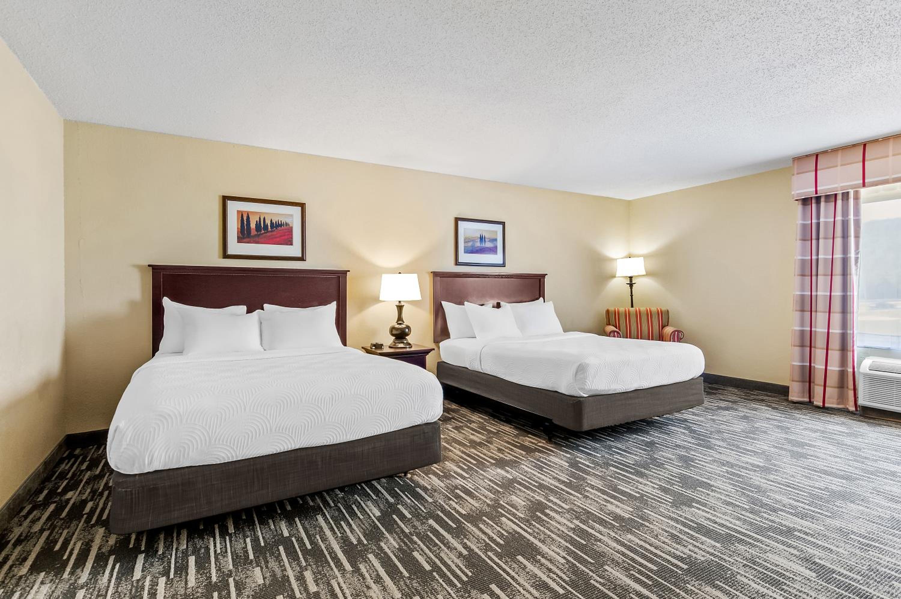 Queen Suite with Two Queen Beds - Disability Access/Non-smoking - Photo 3
