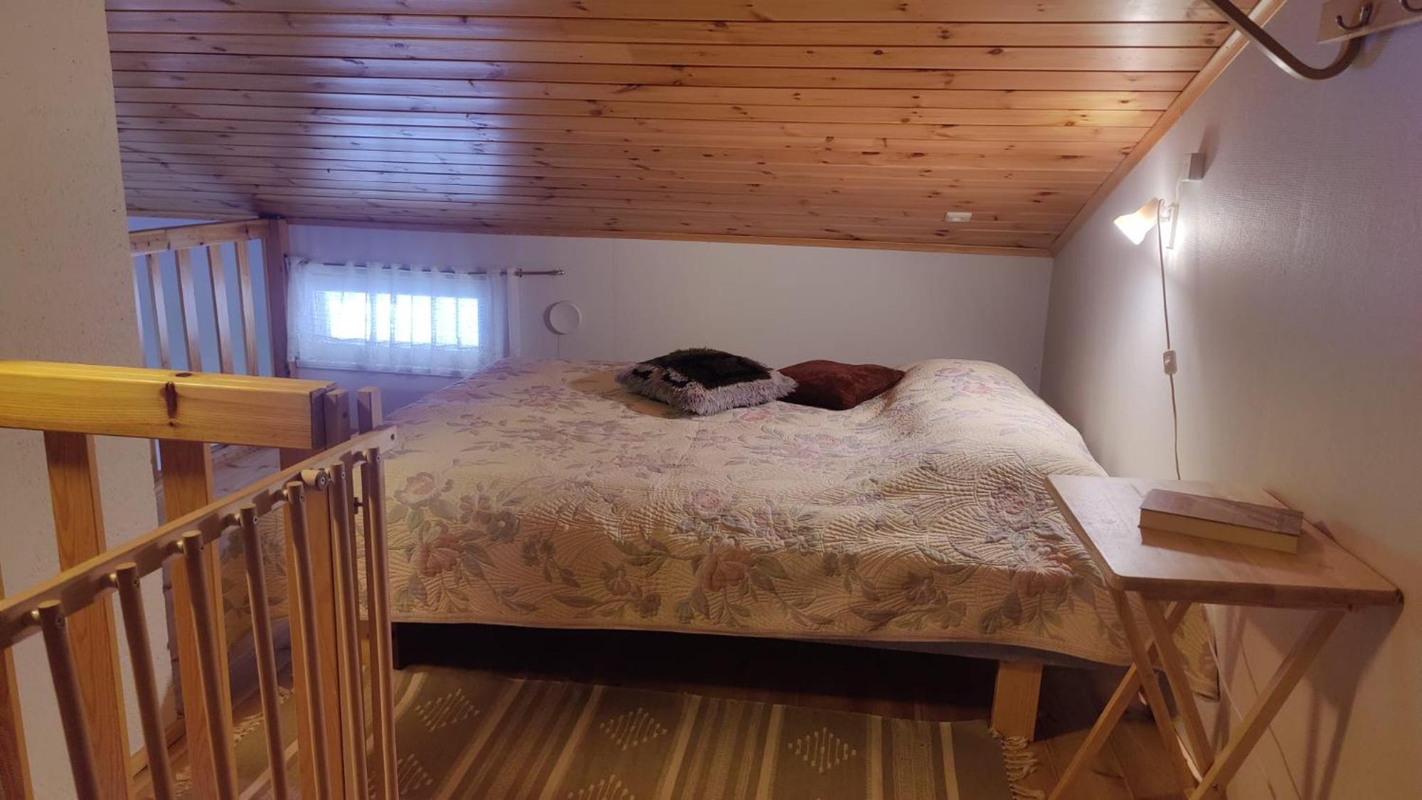 One-Bedroom Loft Apartment with Balcony photo 2