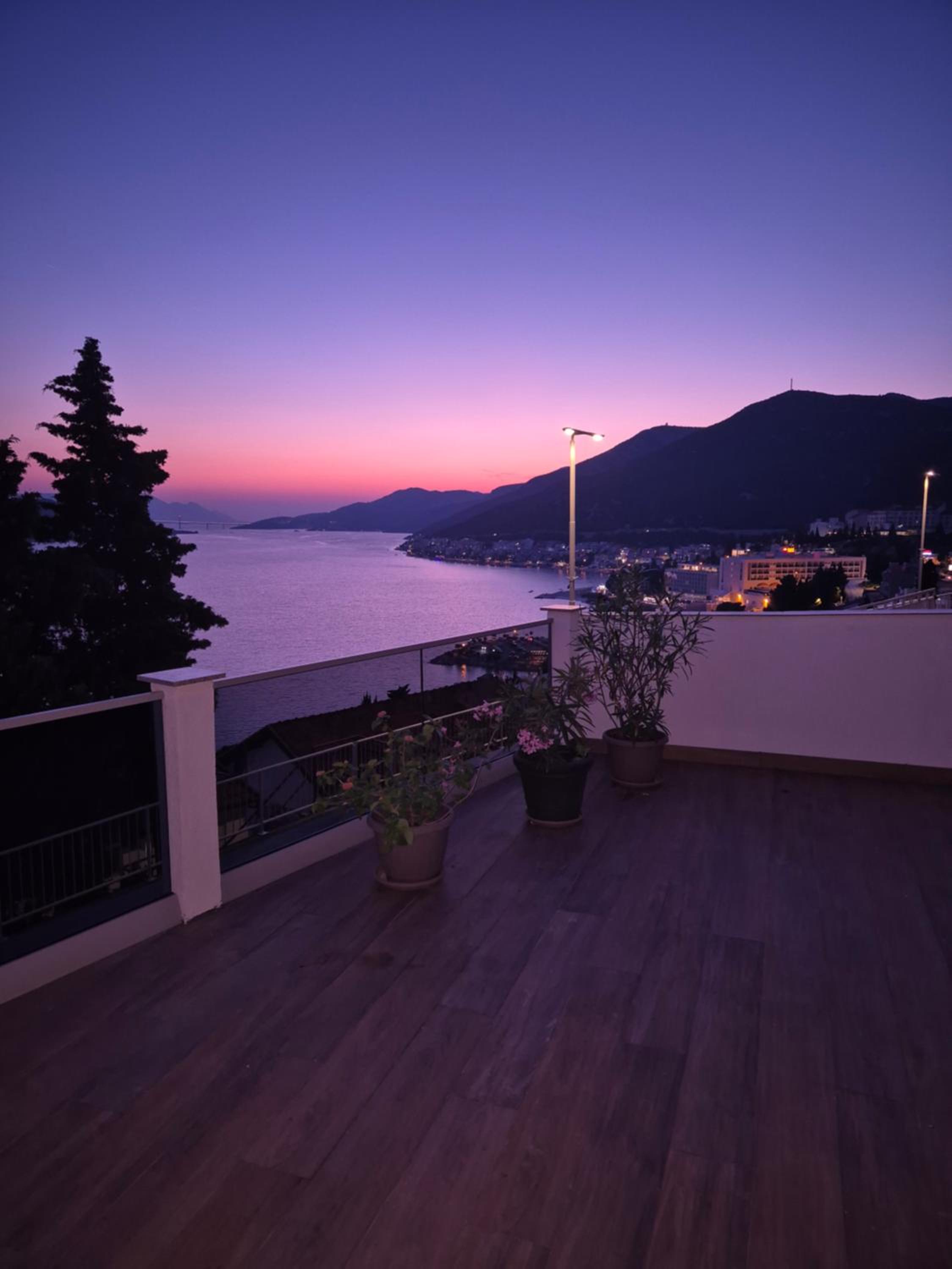 One-Bedroom Apartment with Balcony and Sea View photo 1