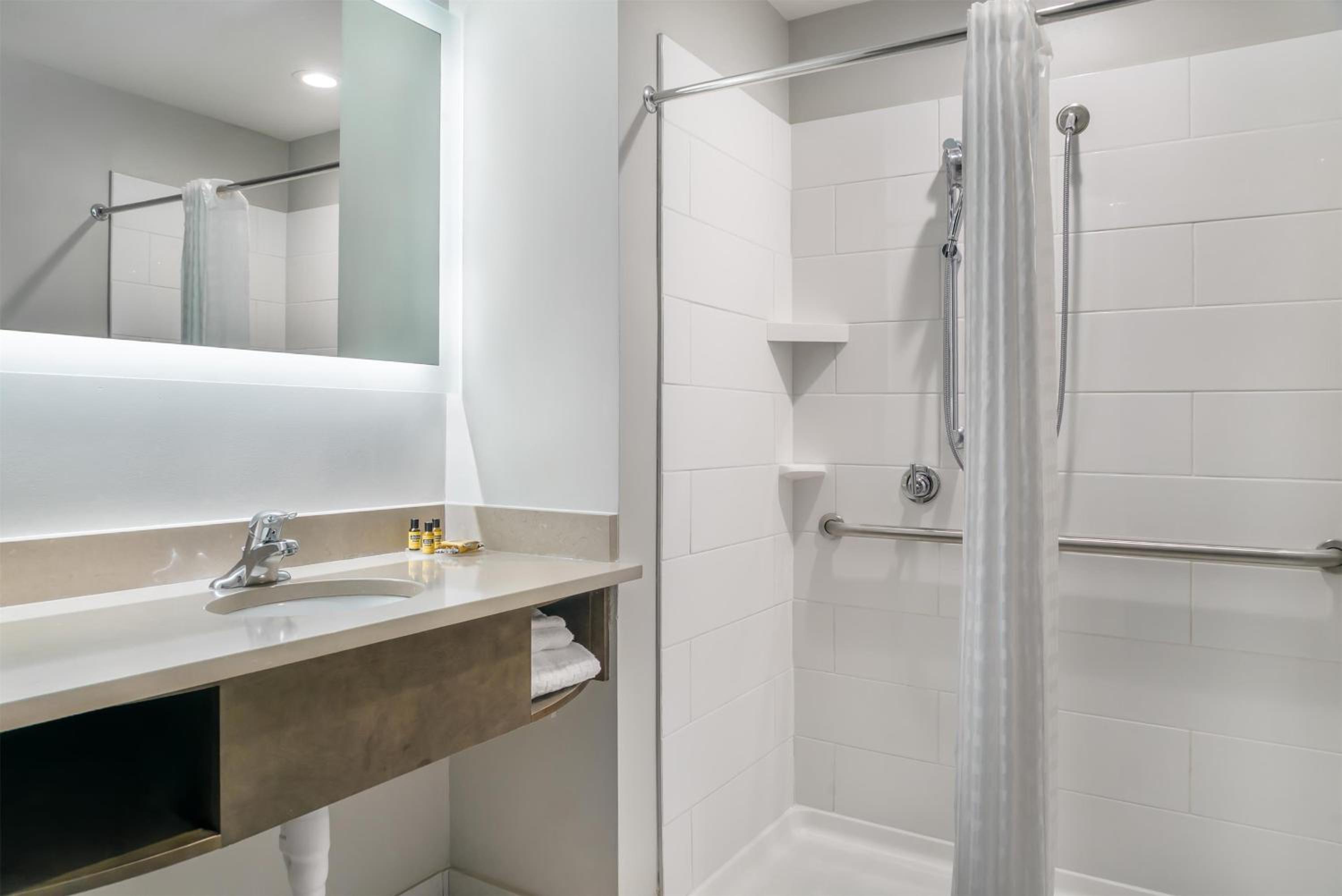 Queen Room with Two Queen Beds and Mobility Accessible Roll-In Shower - Photo 4