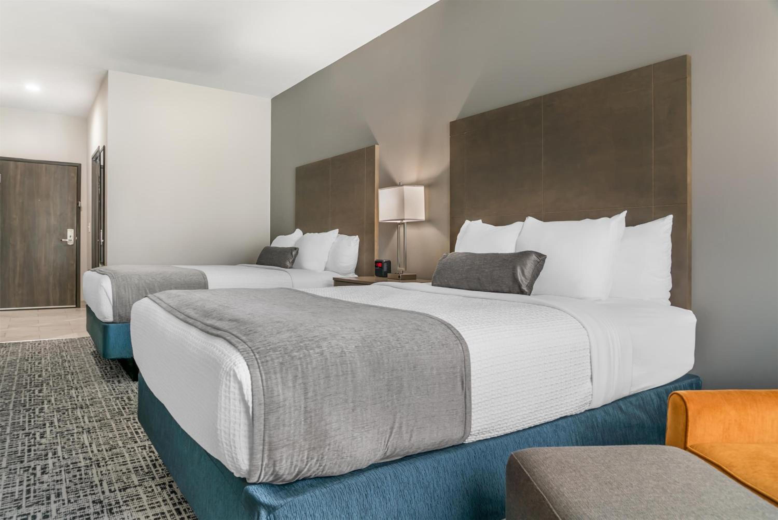 Queen Room with Two Queen Beds - Disability Access/Non-Smoking - Photo 8