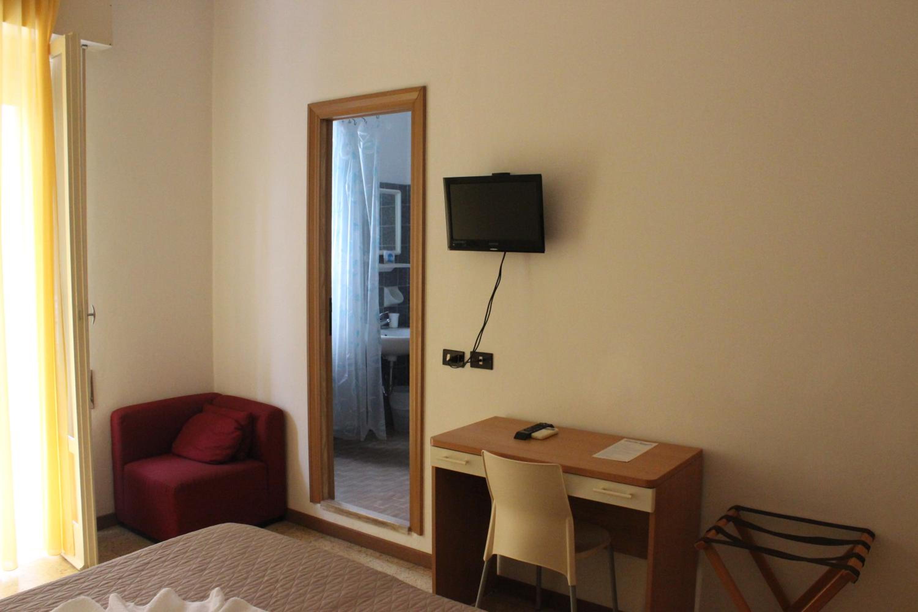 Double or Twin Room photo 3