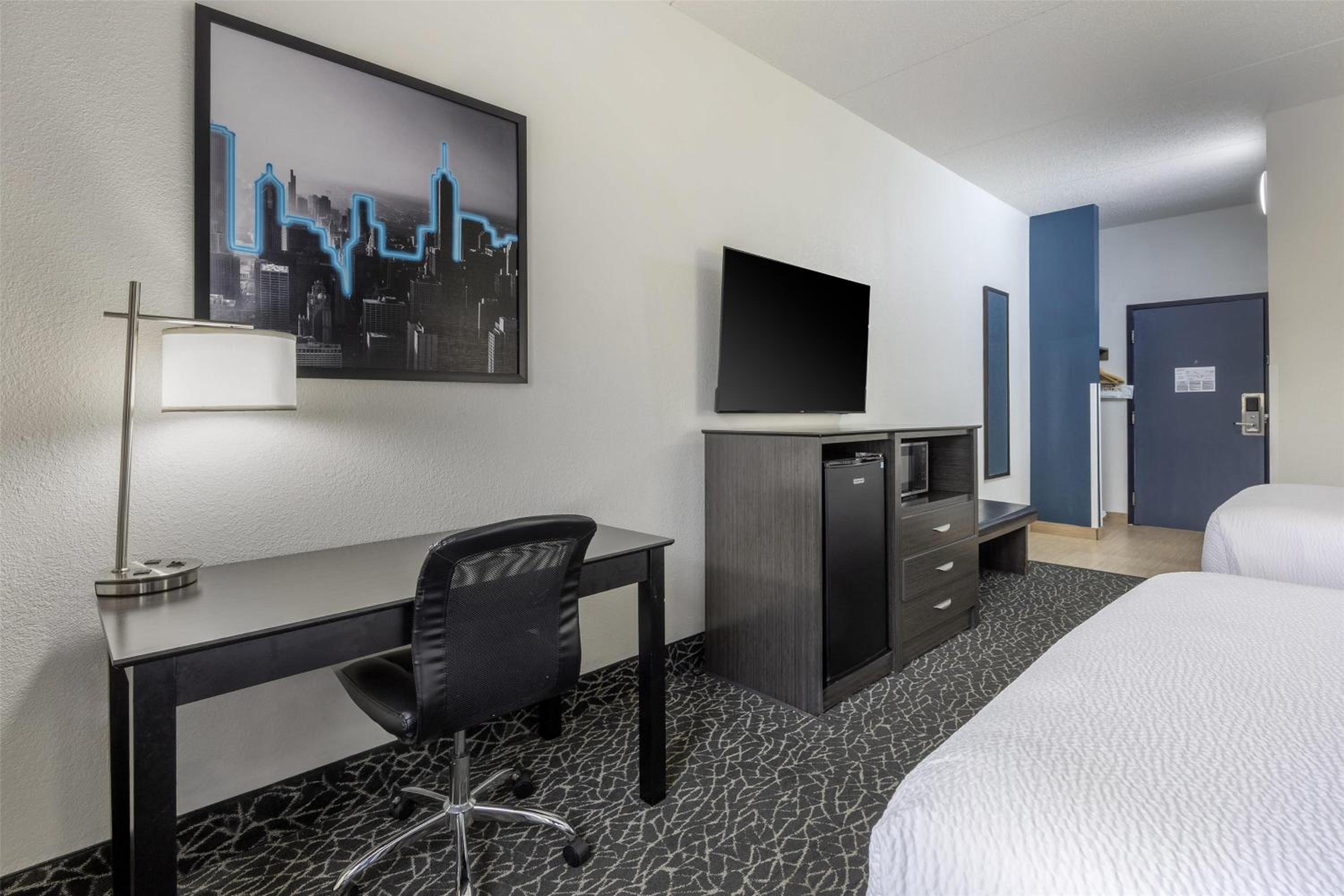 Queen Room with Two Queen Beds - Disability Access/Non-Smoking - Photo 2