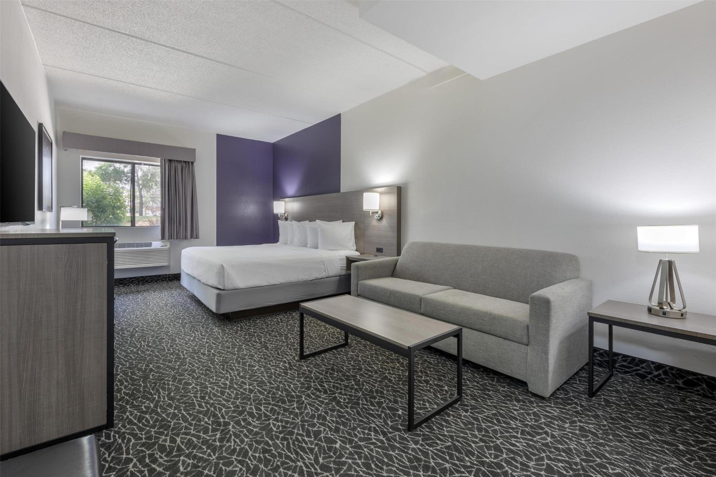 King Room with Bath Tub - Disability Access/Non-Smoking  - Photo 1