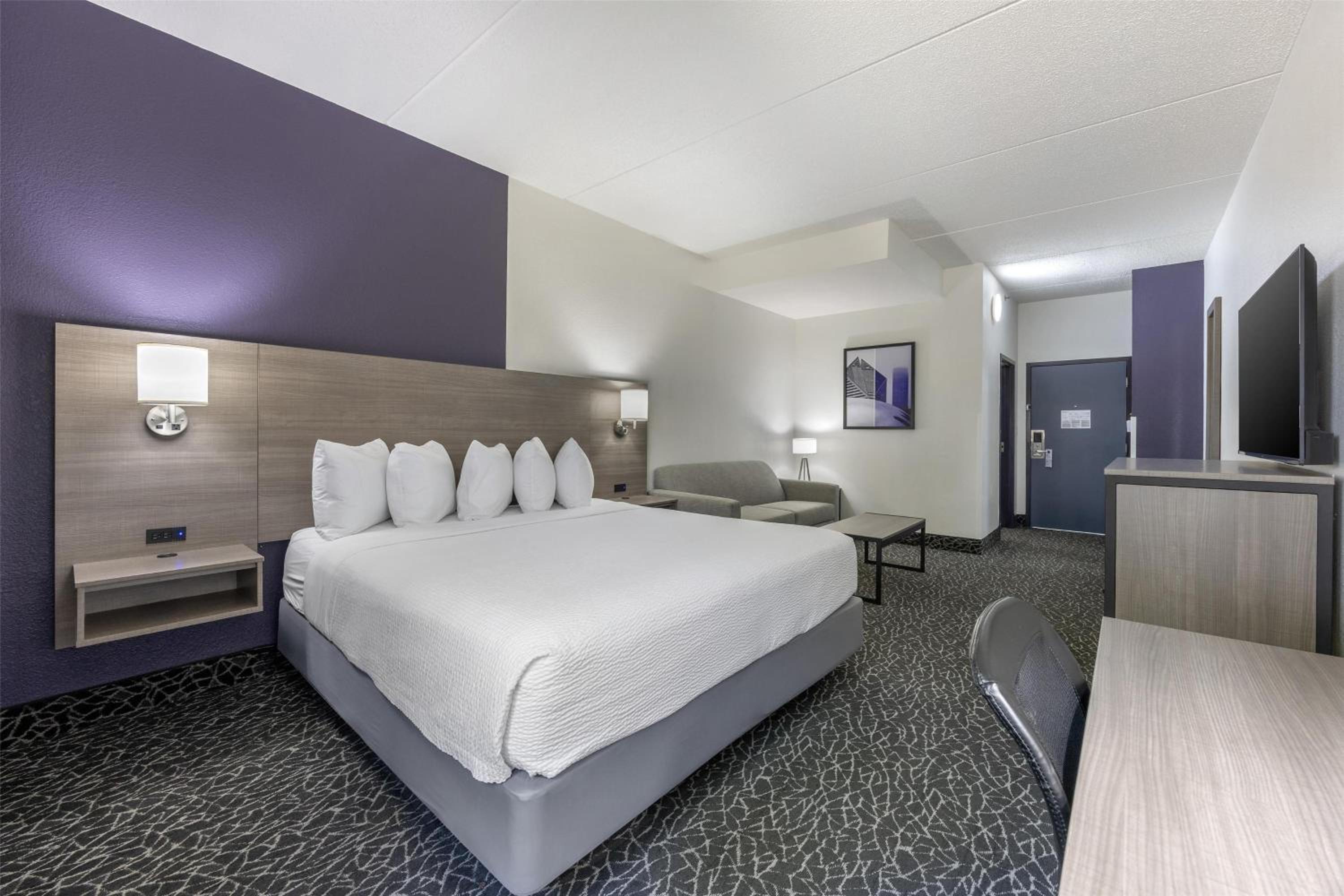 King Room with Bath Tub - Disability Access/Non-Smoking  - Photo 2