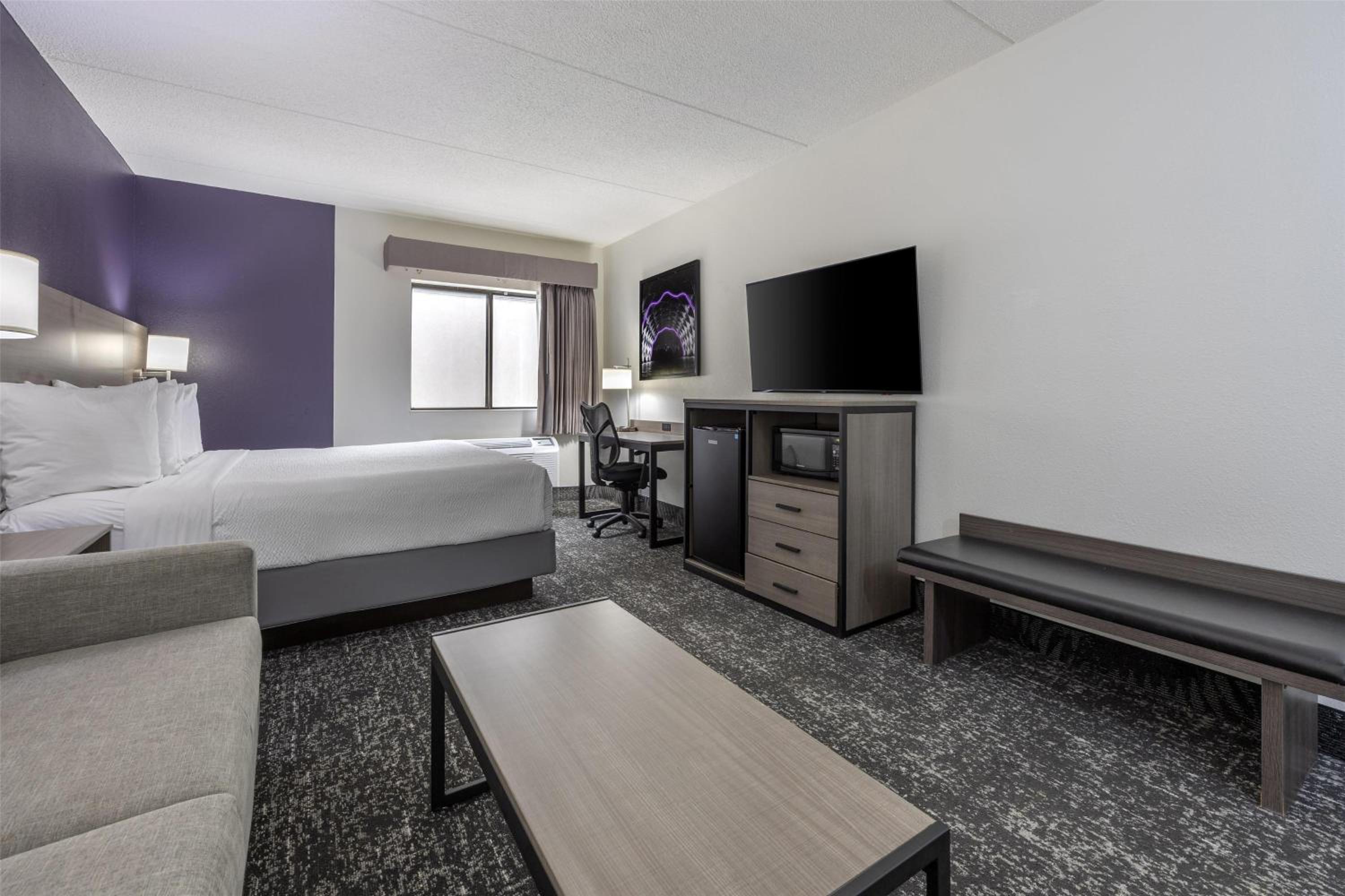 King Room with Sofa Bed - Non-Smoking - Photo 2