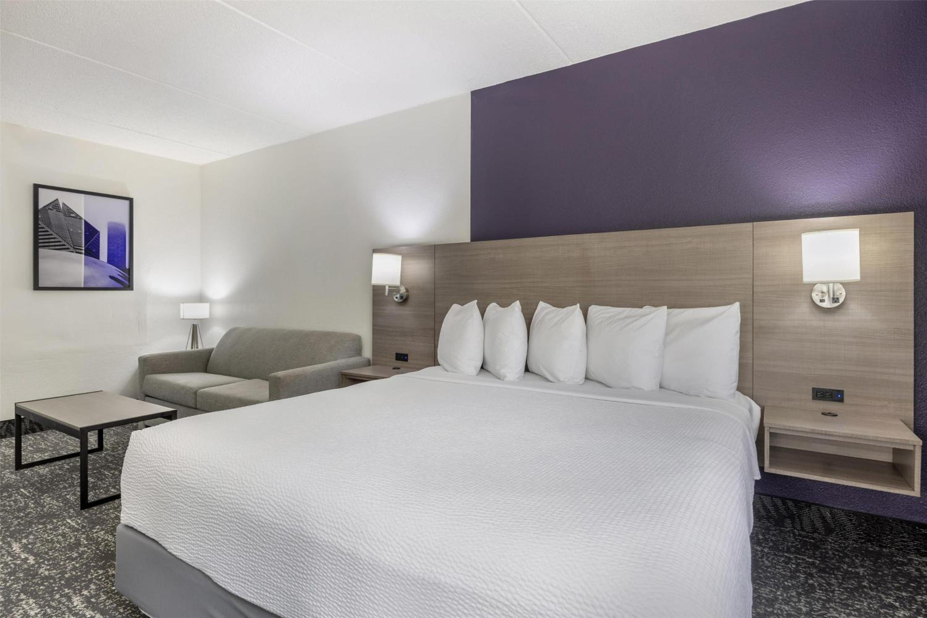 King Room with Sofa Bed - Non-Smoking - Photo 3